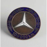 Bronze vernickelte Emaille Mercedes Auto Erinnerungsstücke. 1960er Anwendung mit Schraubengewinde.