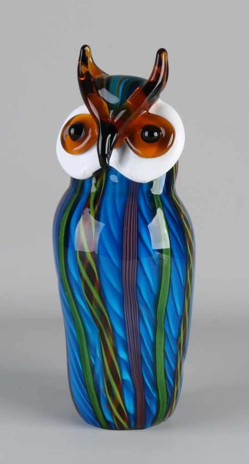 Große Kunstglaseule im Murano-Stil. Glasschmelzen. 21. Jahrhundert. Abmessungen: H 34 cm. In gu