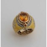 Spezieller Gelbgoldring, 585/000, mit Emaille-Citrin und Diamant. Breiter Ring mit Perlenkanten