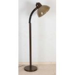 80er Jahre Stehlampe. Biegbar. Mit Kunststoffabdeckung. Abmessungen: H 154 cm. In guter Konditio