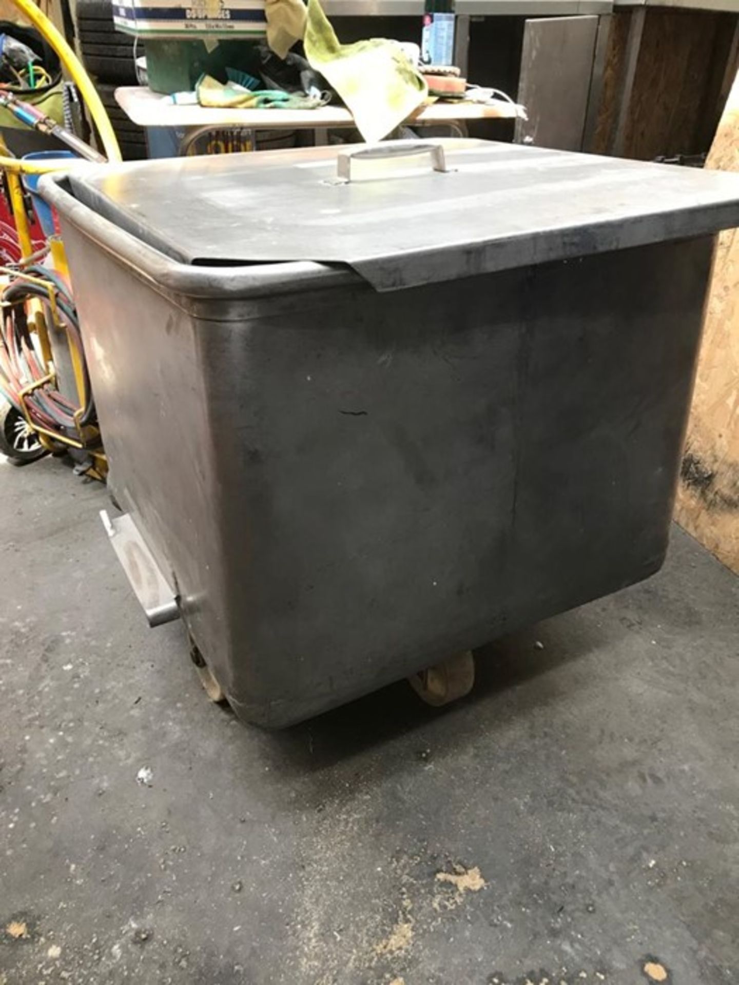 TOTE BIN WITH LID