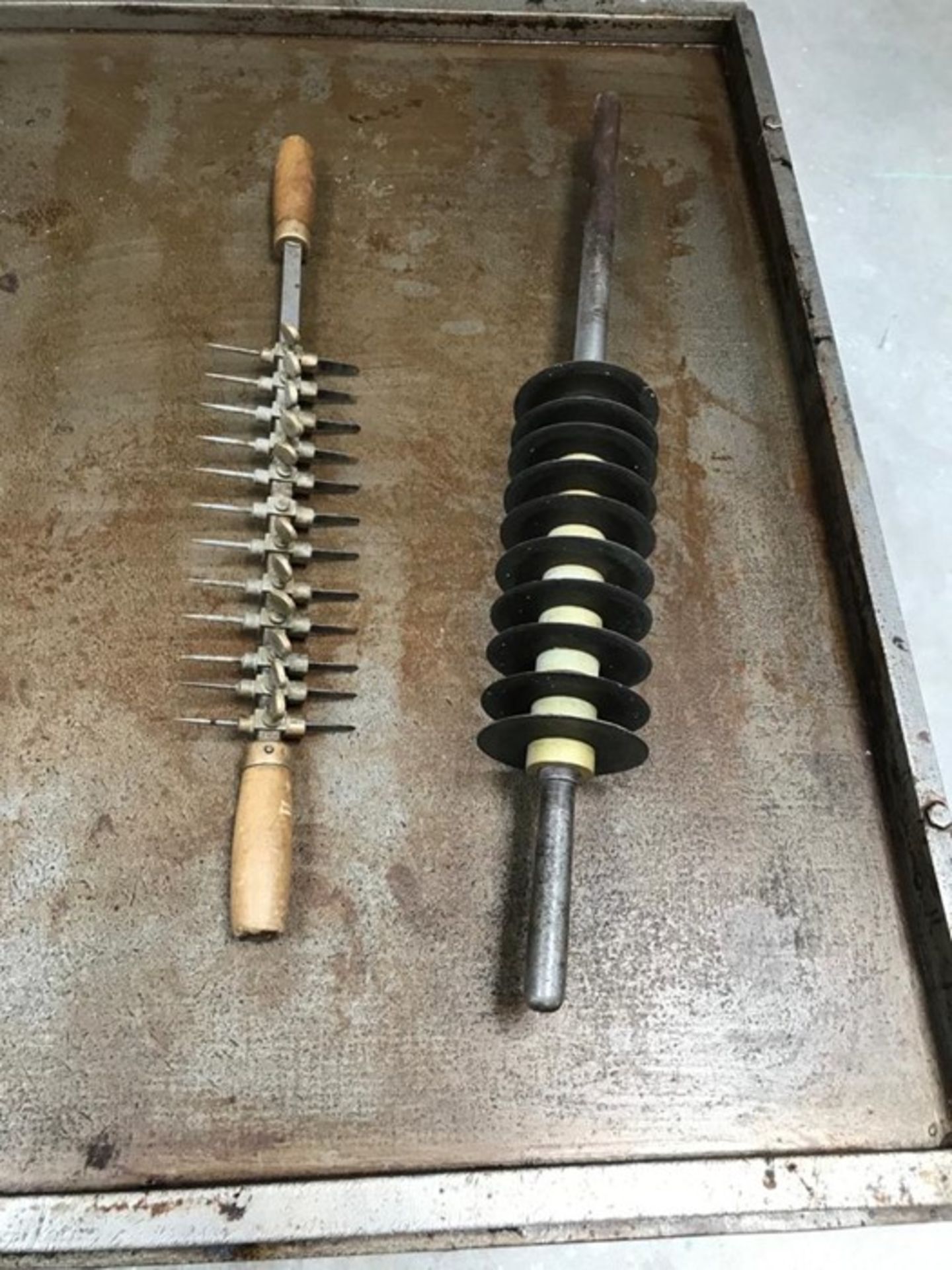 2 CUTTING TOOLS