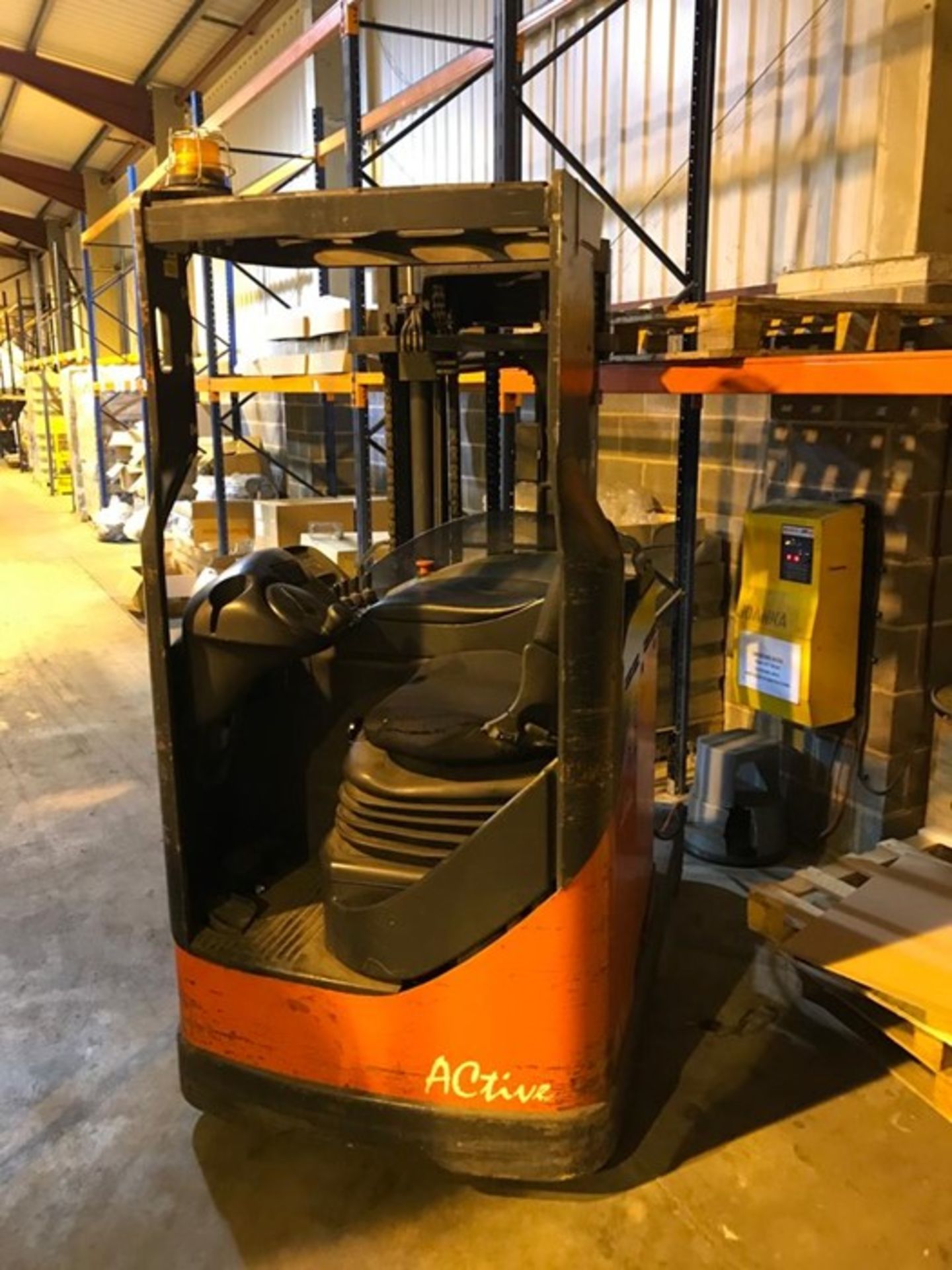 LINDE ELECTRIC FORKLIFT - Image 6 of 9