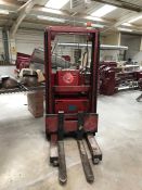 PALLET STACKING TRUCK