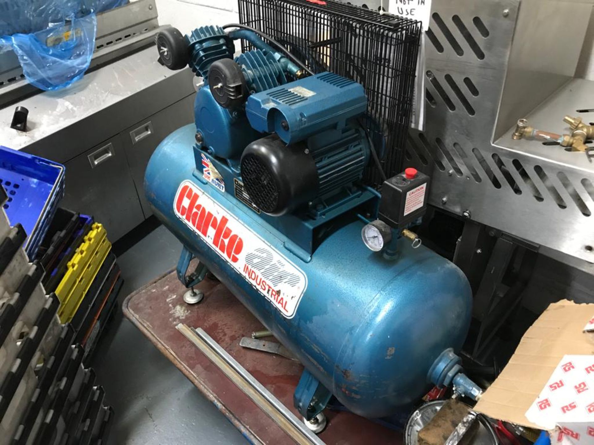 CLARKE AIR COMPRESSOR - Image 2 of 4