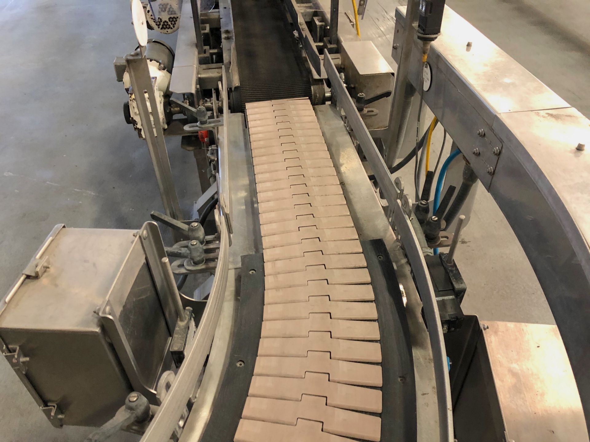 Alliance 90 degree curve with 7.5 inch conveyor - Image 2 of 5