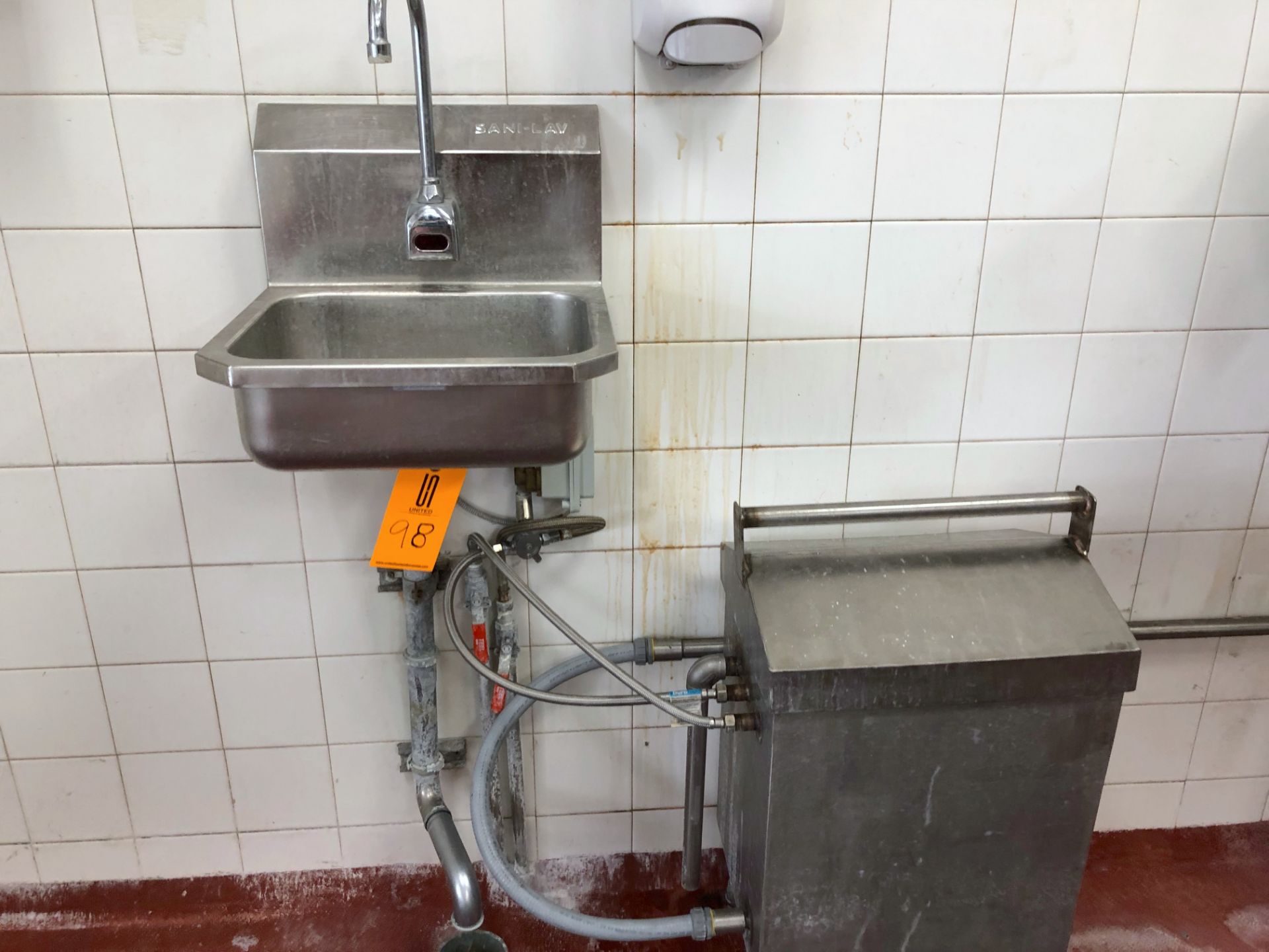 Sani-Lav Motion Activated Hand Washing Station