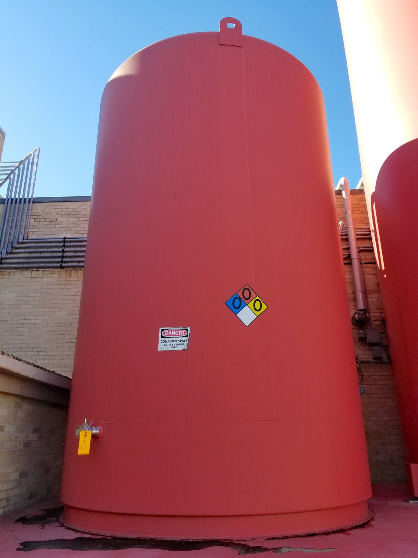 DCI 10000 Gallon Insulated Vertical Storage Tank