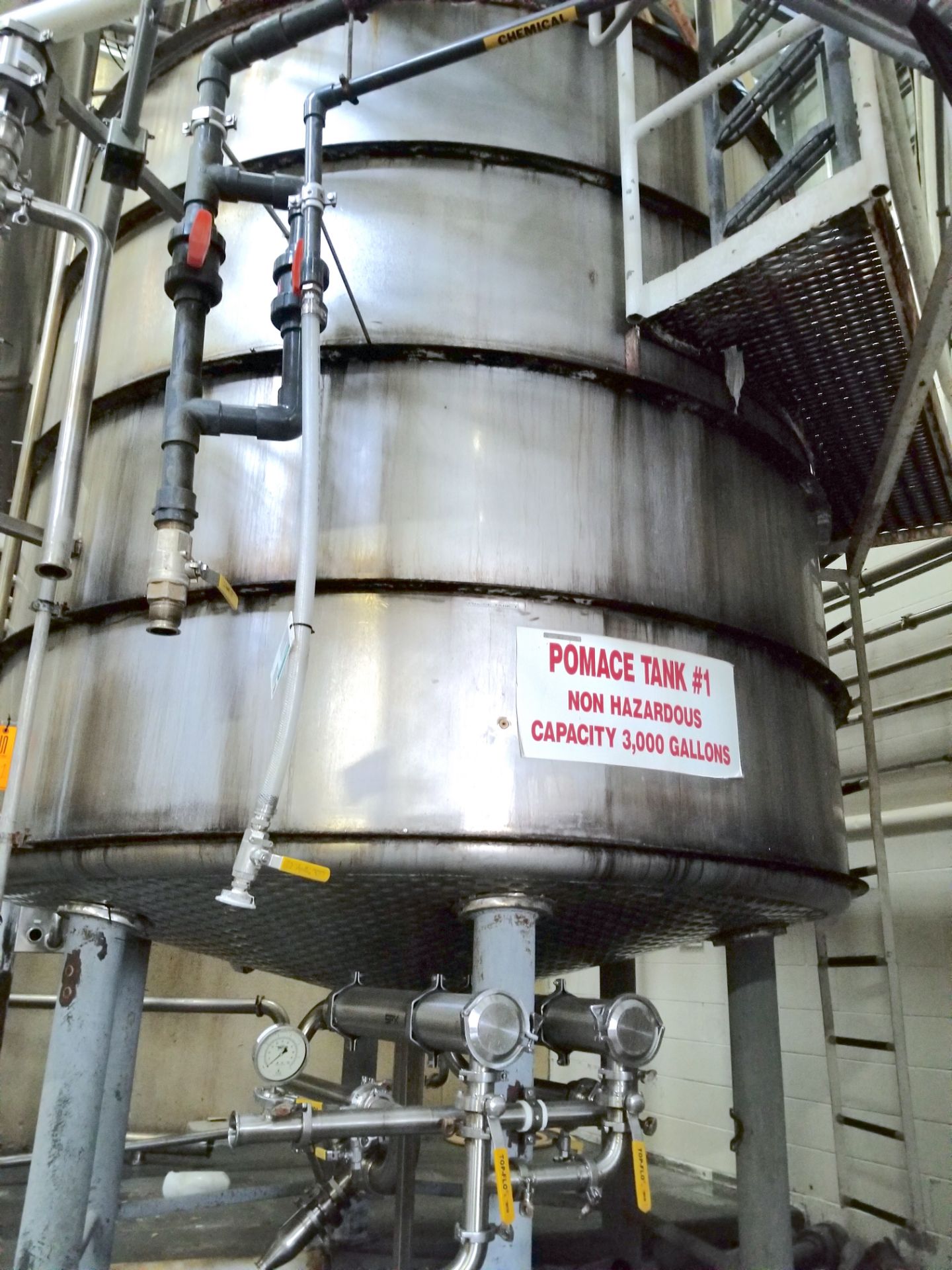 3000 Gallon Vertical Mixing Tank - Image 2 of 5