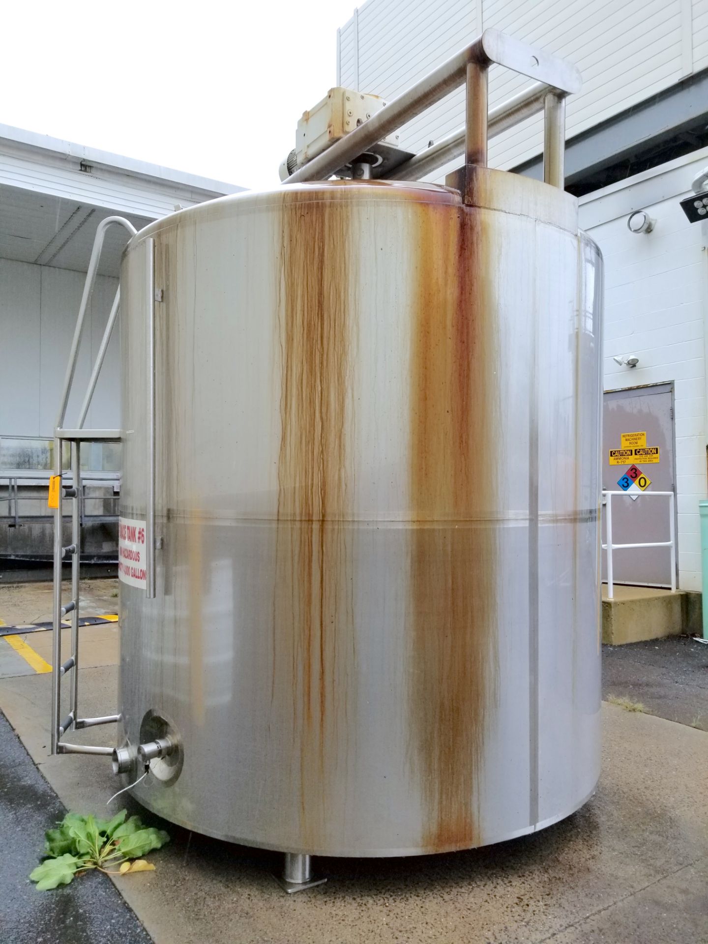 3000 Gallon Vertical Mixing Tanks - Image 2 of 7