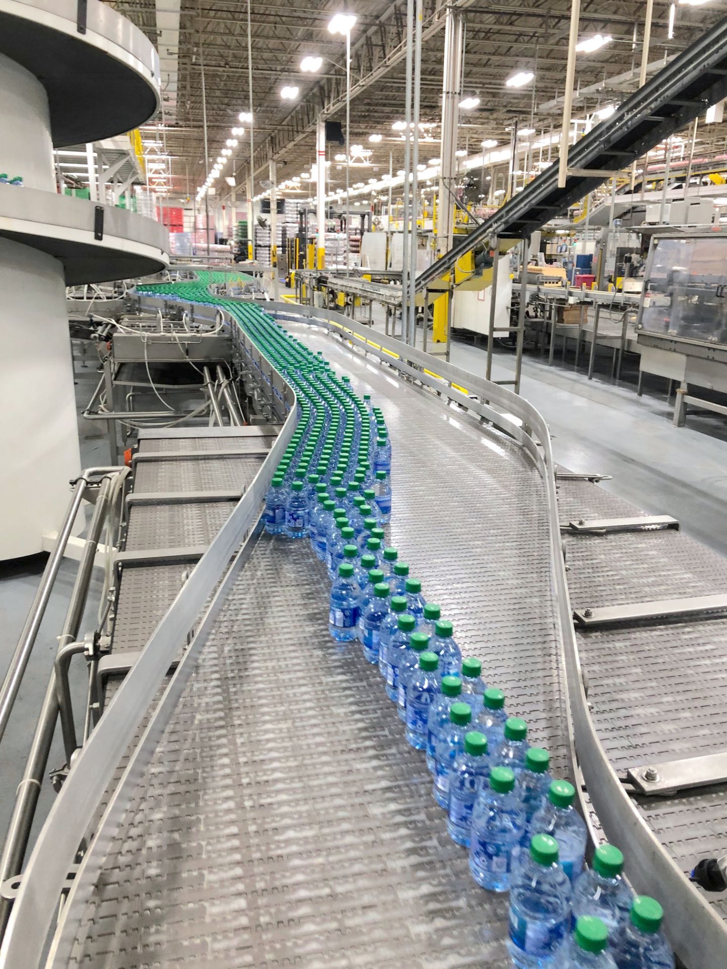 Aliance Mass Flow Conveyor from Slow Down Module to Douglas Packer