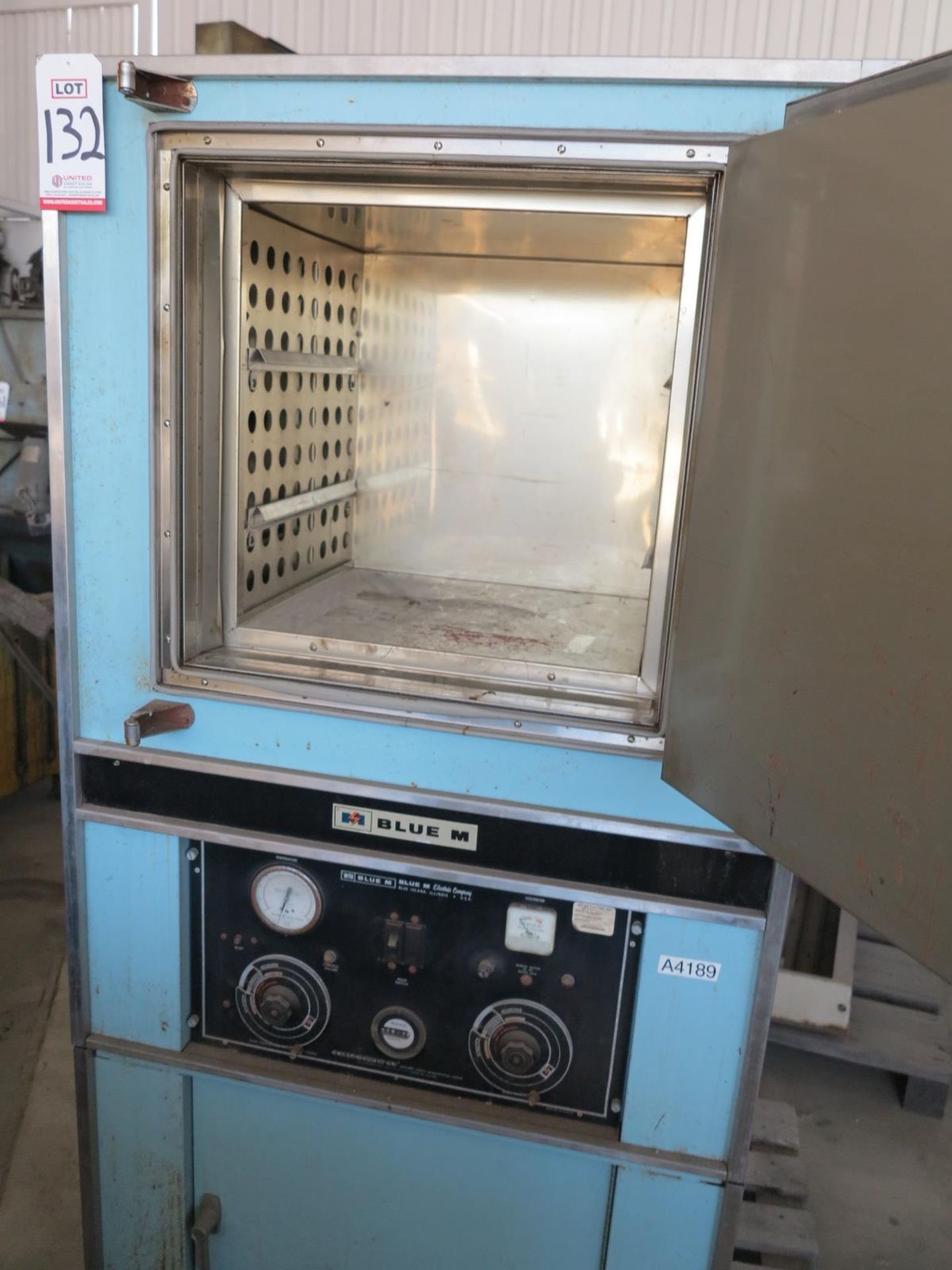 25" X 20" X 20" BLUE M INDUSTRIAL OVEN, MODEL POM-206B-1, STAINLESS STEEL INTERIOR, 1 PASS - Image 2 of 2