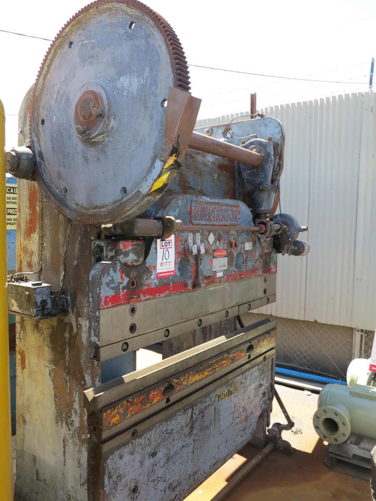 100 TON X 6' CINCINNATI HEAVY DUTY MECHANICAL PRESS BRAKE, MODEL SERIES 4, MECHANICAL CLUTCH, AUTO