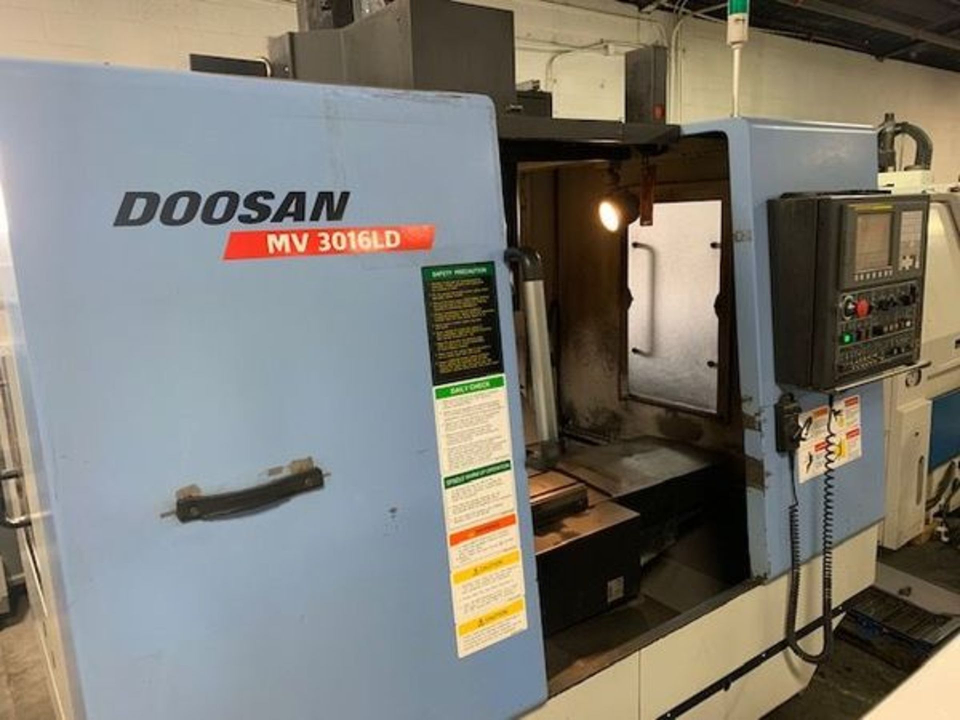 2007 DOOSAN MV-3016LD CNC VERTICAL MACHINING CENTER WITH THROUGH SPINDLE COOLANT & CHIP CONVEYOR, X: - Image 2 of 10