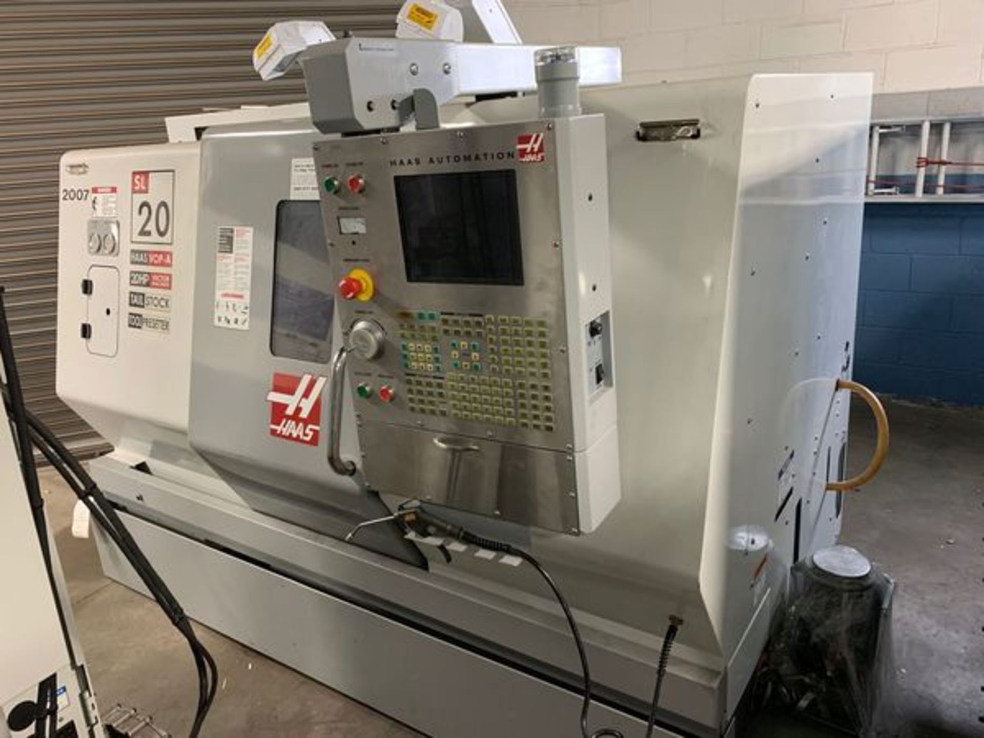 2006 HAAS SL-20T CNC TURNING CENTER, 8" CHUCK SIZE, 2" BAR CAPACITY, EQUIPPED WITH: HAAS CNC CONTROL - Image 2 of 11