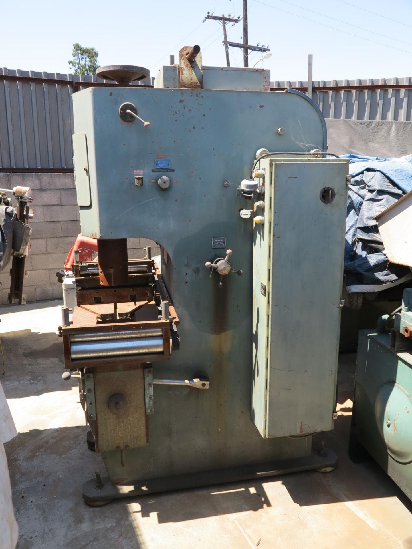 25 TON X 6" DAKE NORTAMATIC HYD PRESS, MODEL 51-150, DAKE 15" X 0.002" - 0.125" FEEDER, 0.010" -