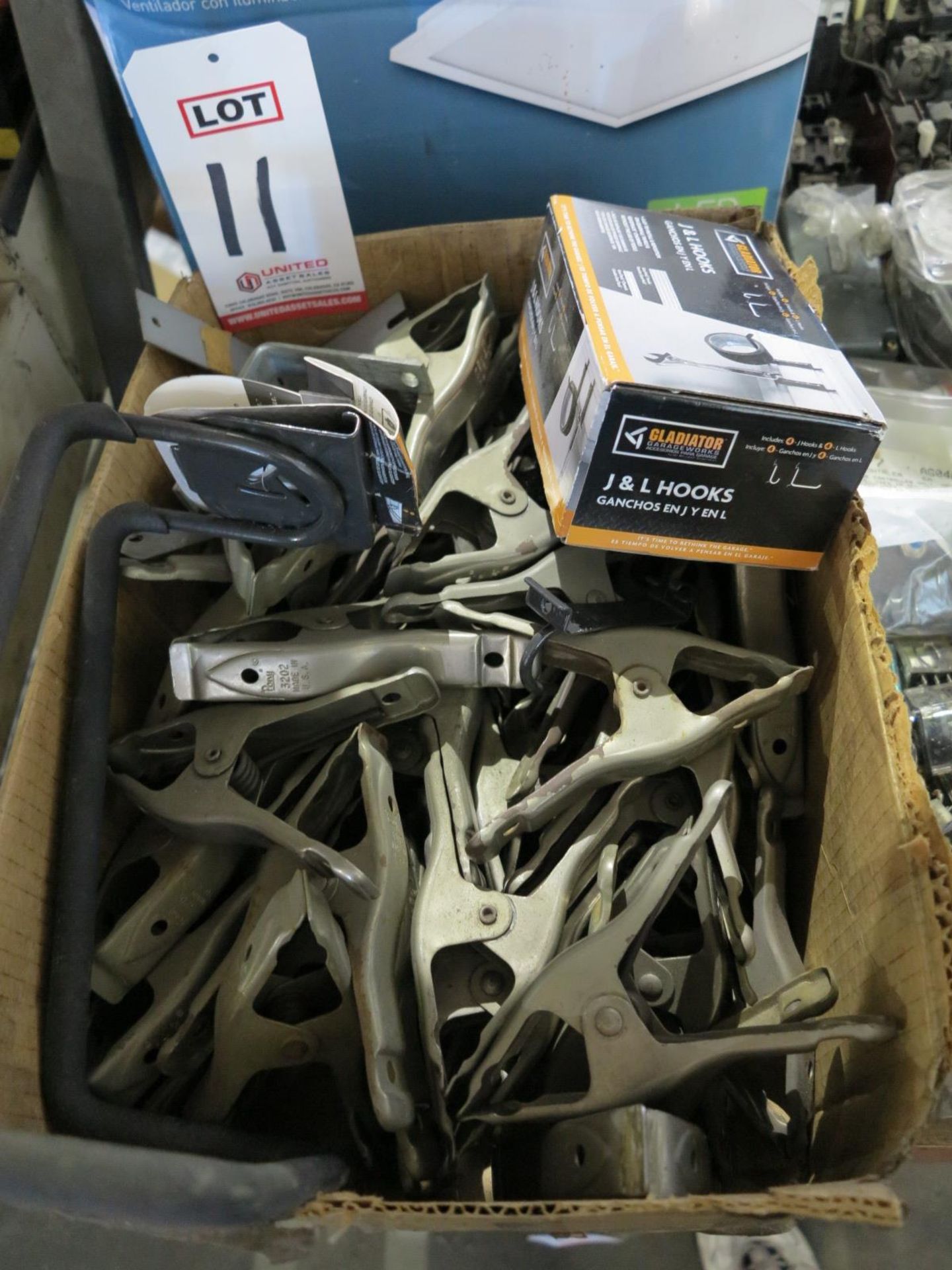 LOT - BOX OF HEAVY DUTY SPRING CLAMPS