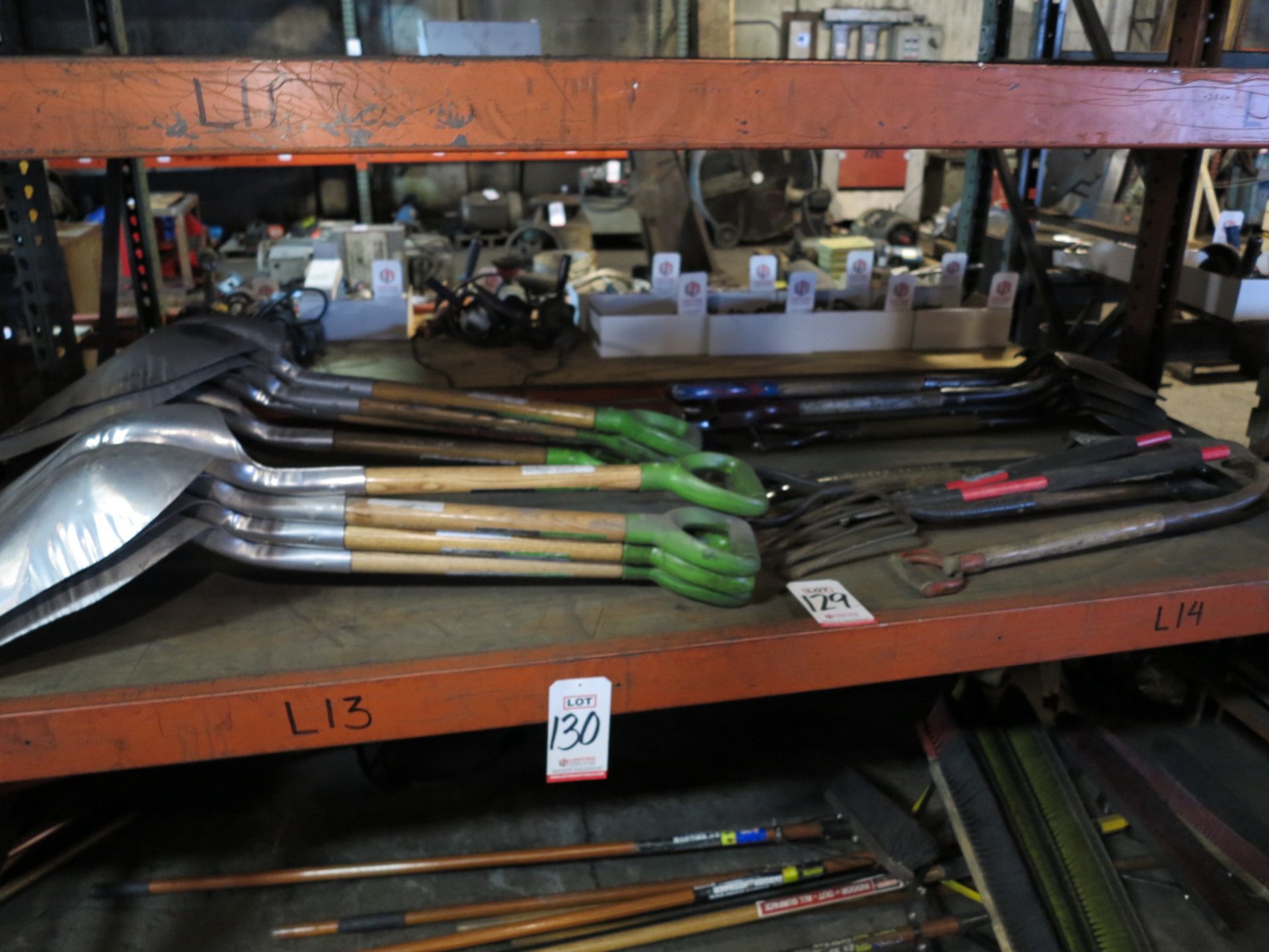 LOT - ASSORTED SHOVELS