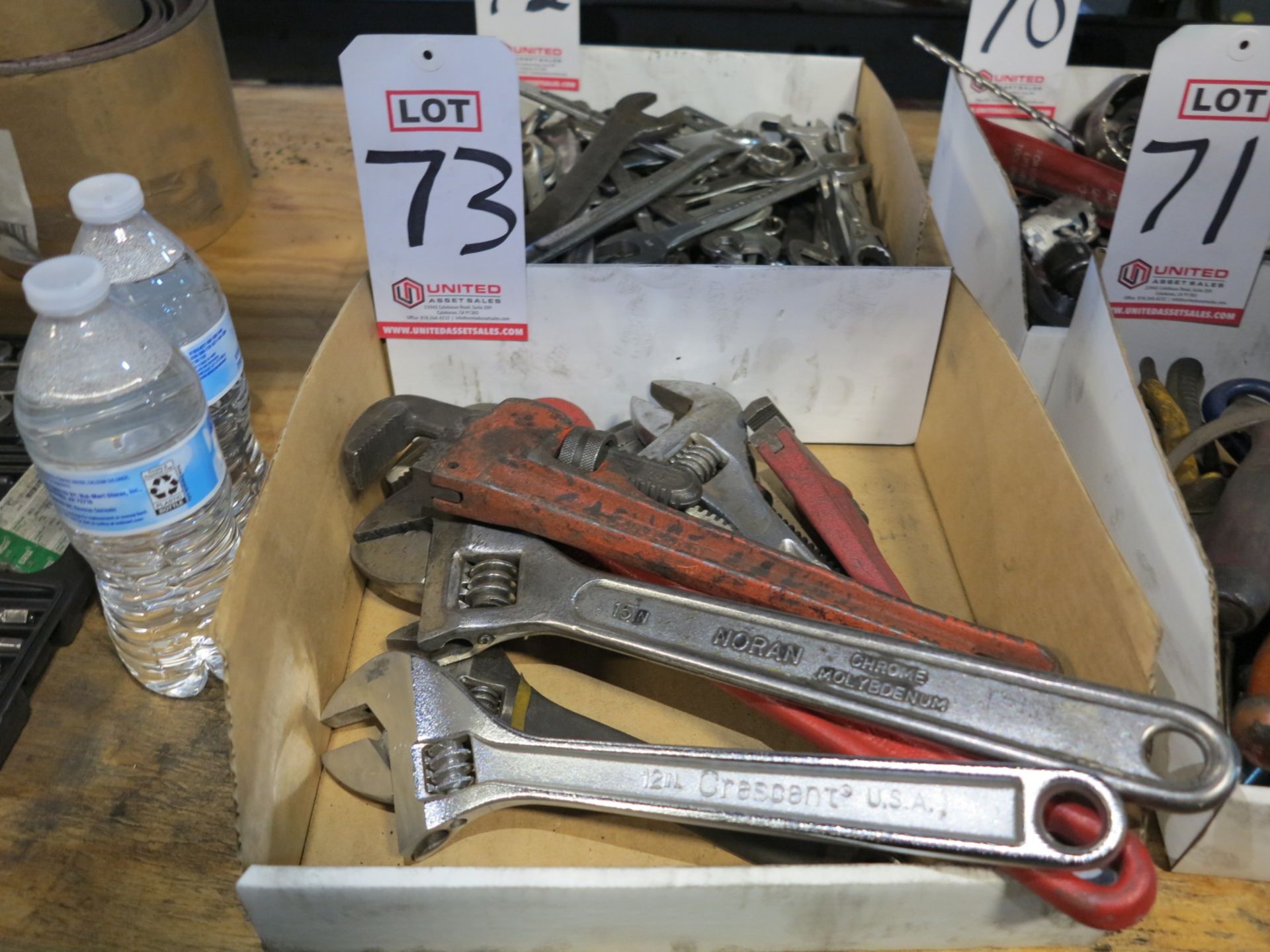 LOT - ADJUSTABLE WRENCHES AND PIPE WRENCHES