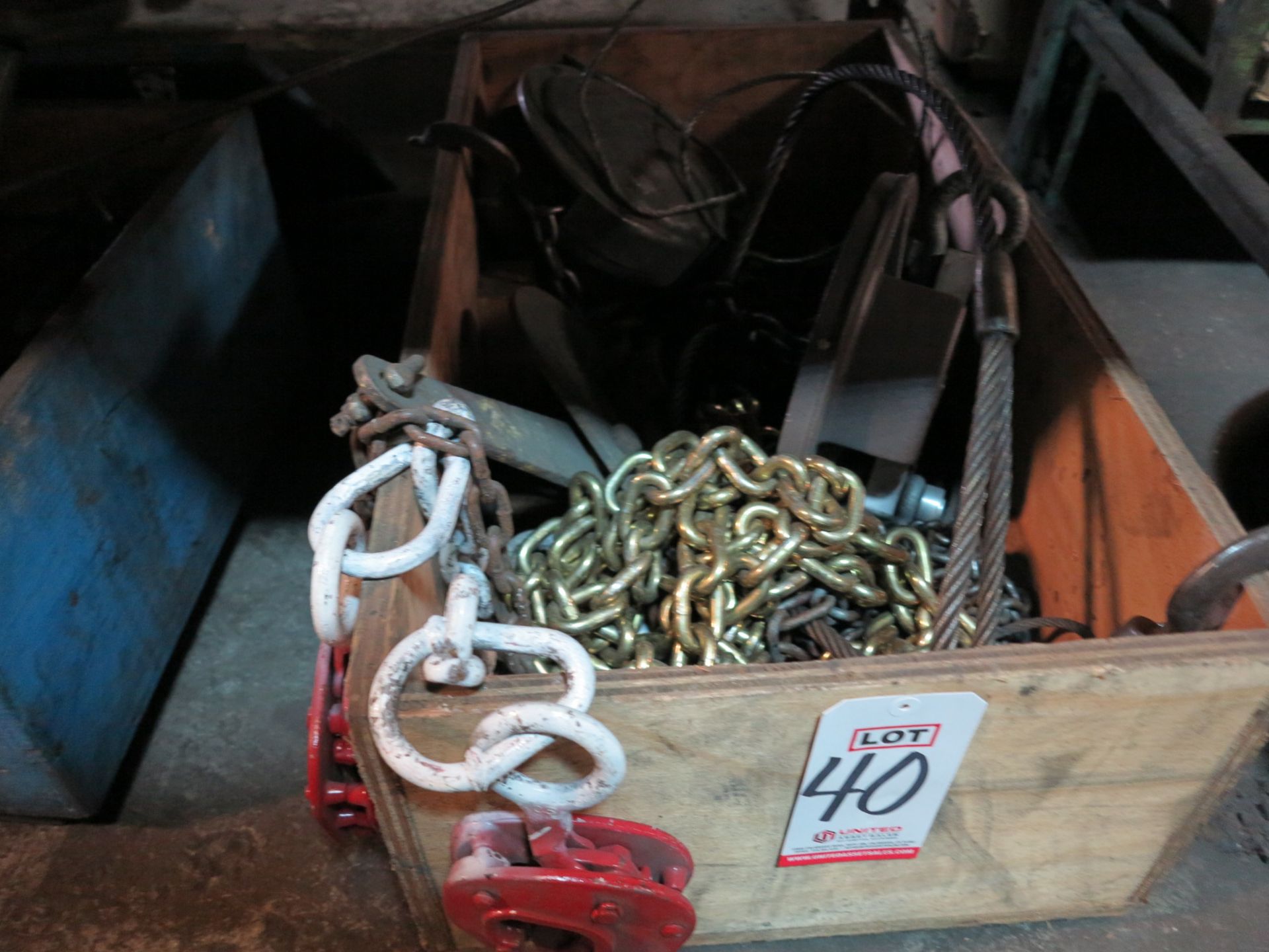 LOT - WOOD CRATE OF MISC RIGGING/LIFTING EQUIPMENT