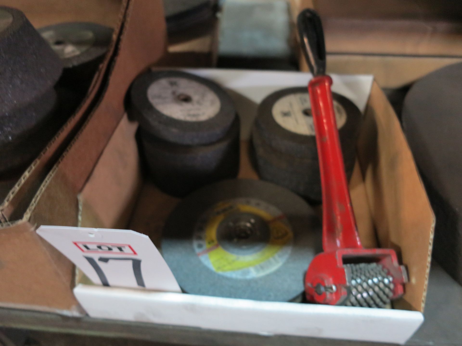 LOT - GRINDING WHEELS: 5" X 3/4" X 1/2" AND 7" X 1/4" X 7/8"