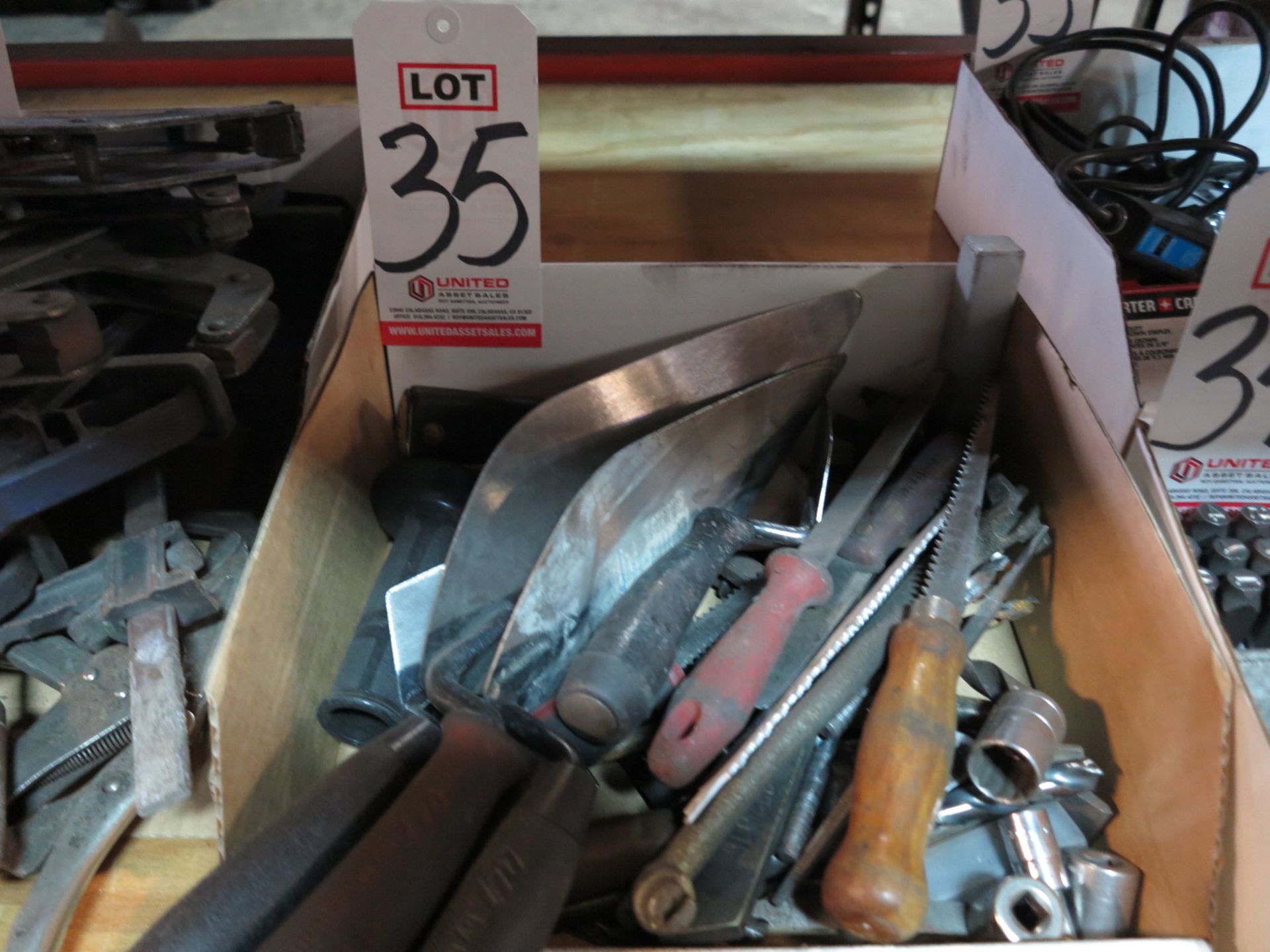 LOT - MISC HAND TOOLS, TROWELS, ETC.