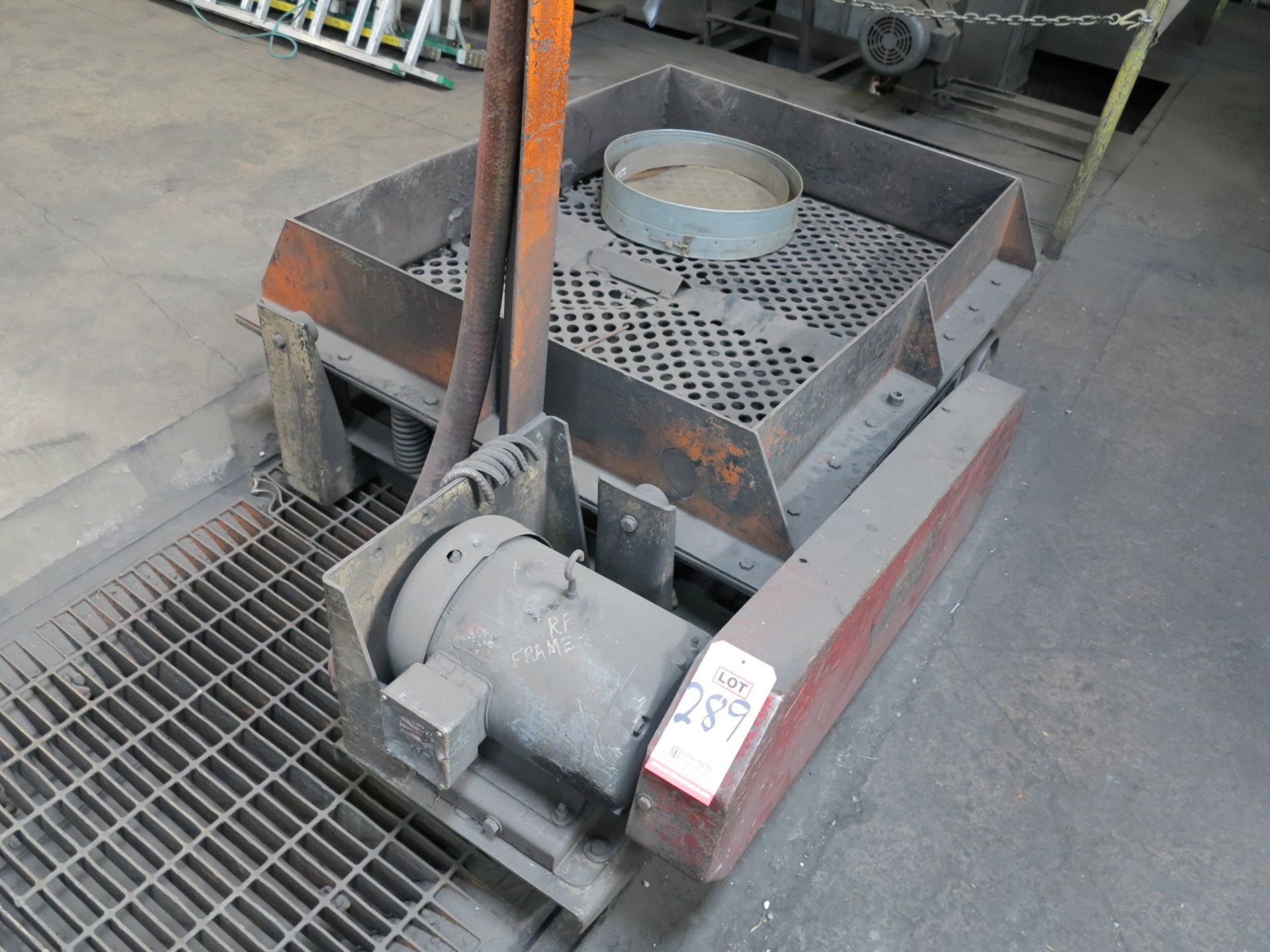 VIBRATING SHAKER TABLE CAR ON TRACKS