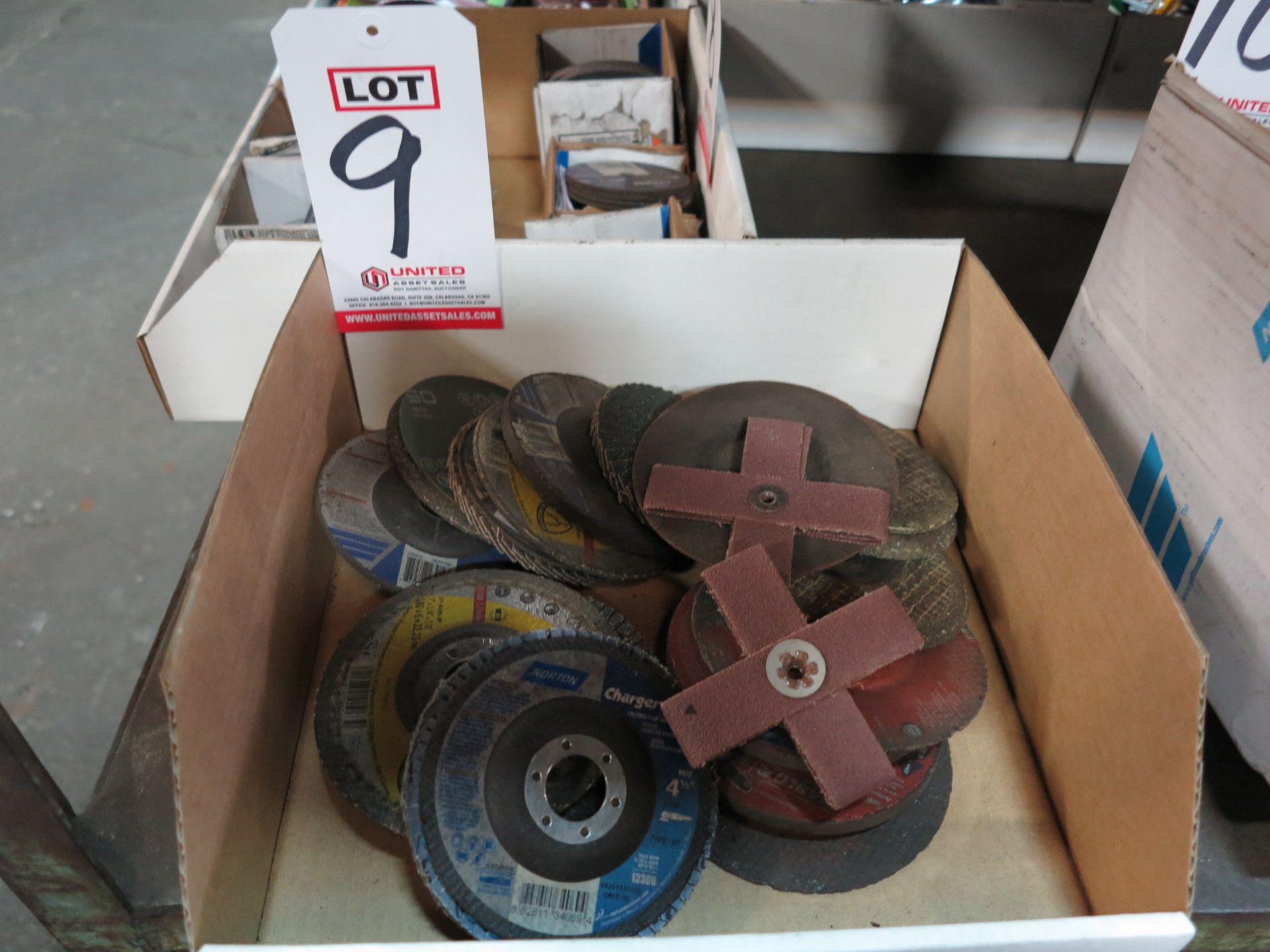 LOT - MISC 4" ABRASIVE DISCS