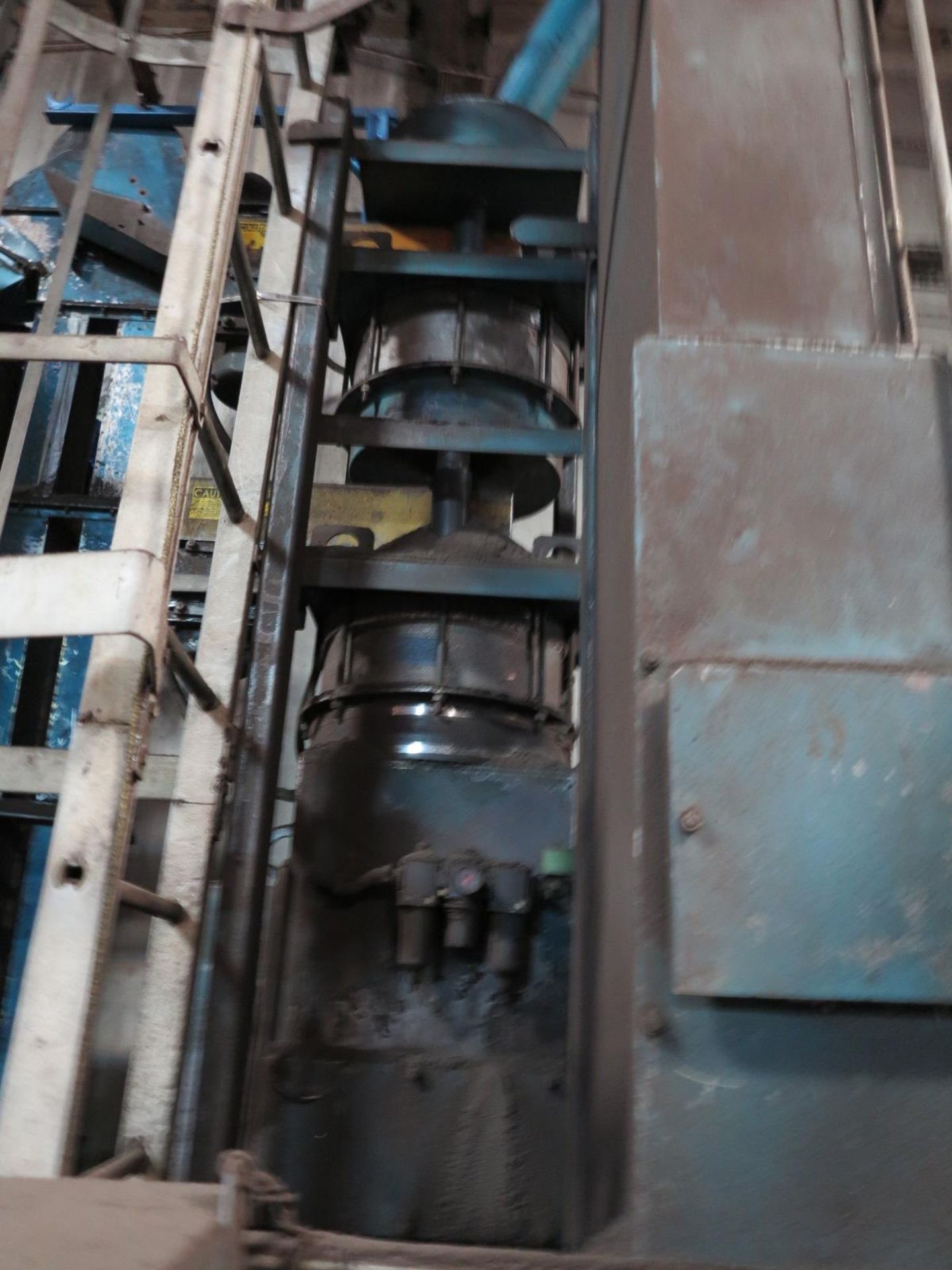 LOT - SAND RECLAIM SYSTEM, INCLUDING DEPENDABLE LUMP BREAKER, (2) BUCKET ELEVATORS, RECLAIMER AND CO - Image 4 of 7