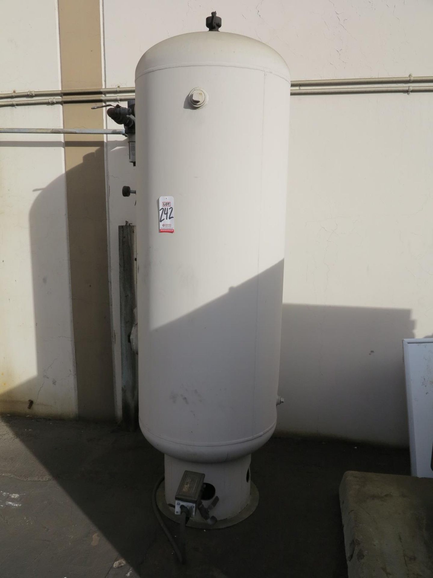 AIR RECEIVING TANK, 32" DIA X 7' - Image 2 of 3