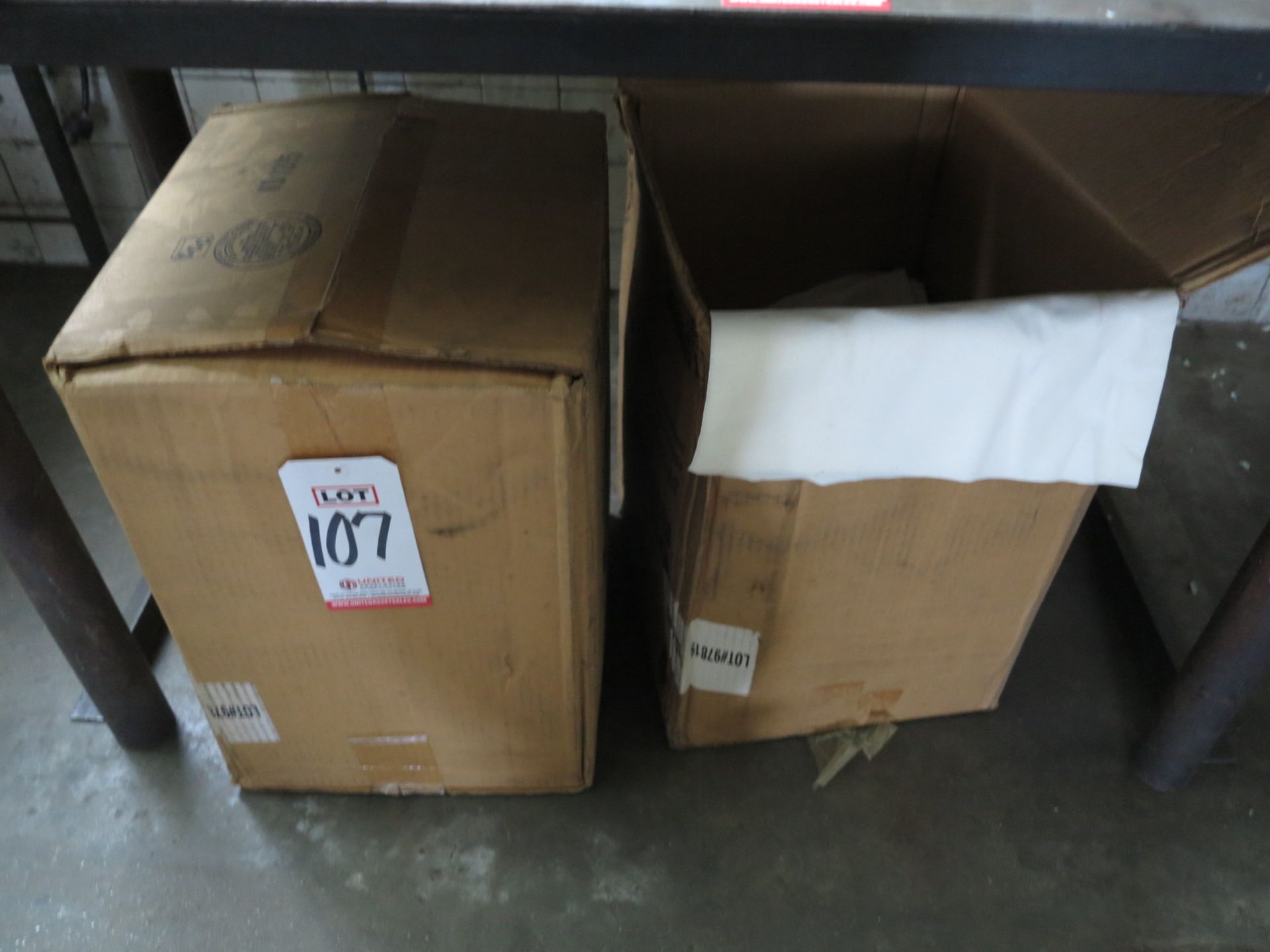 LOT - (1-1/2) BOXES OF PAPER SHOP TOWELS