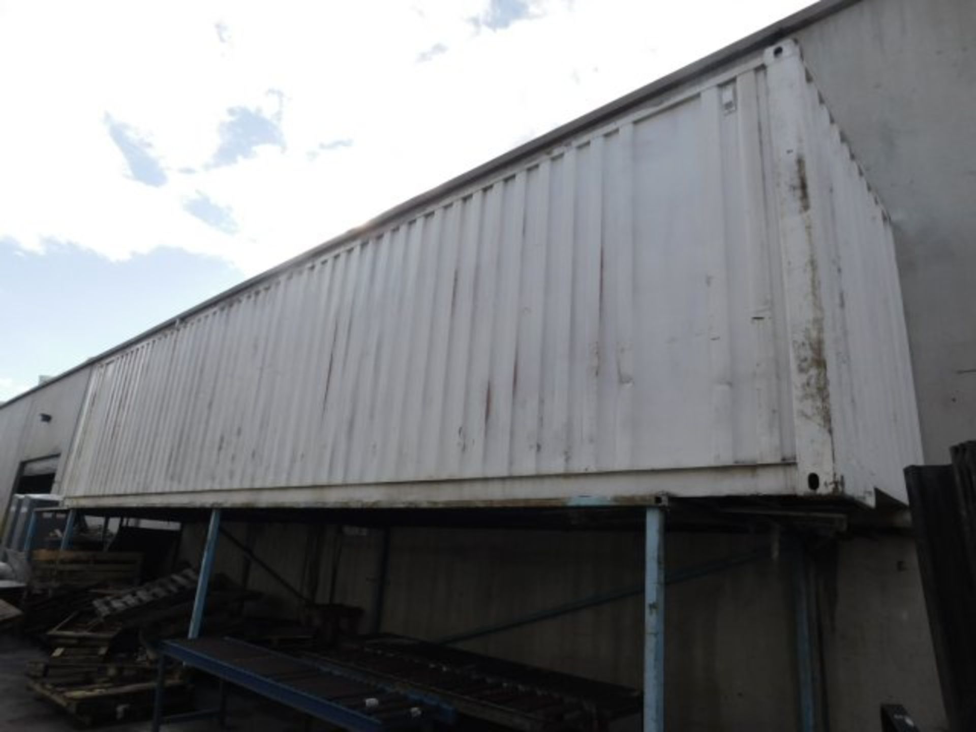 40' SHIPPING CONTAINER, W/O CONTENTS - Image 2 of 2