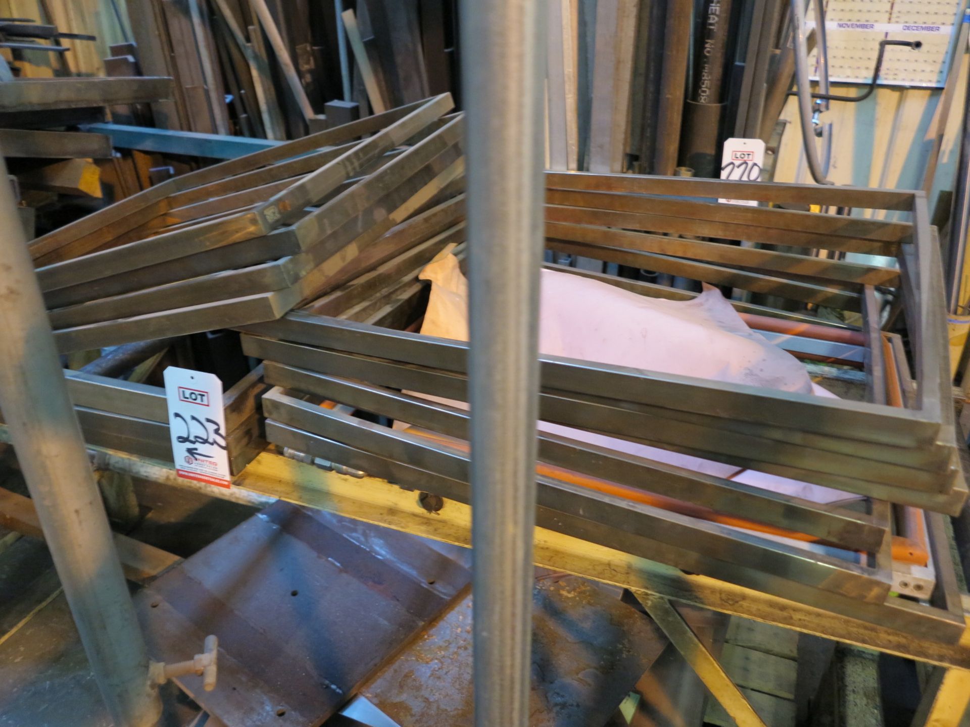 LOT - BALANCE OF SCRAP AND USEABLE MATERIAL ON FLOOR IN FRONT OF CANTILEVER RACK, SEE PHOTOS - Image 6 of 11