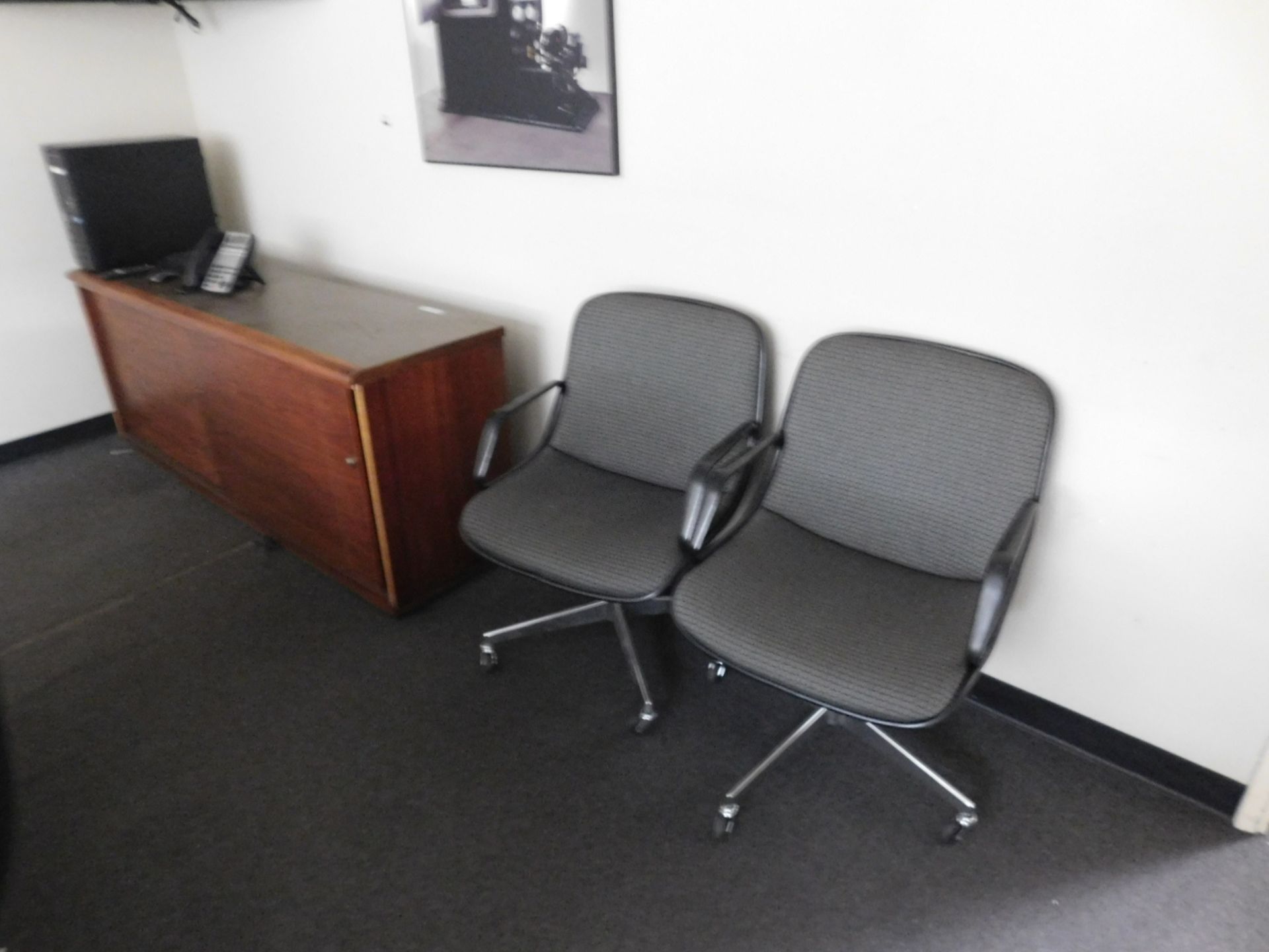 LOT - CONTENTS OF ROOM: 10' CONFERENCE TABLE, CHAIRS, INSIGNIA 55" LED TV MODEL NS-D421NA16 W/ - Image 2 of 5