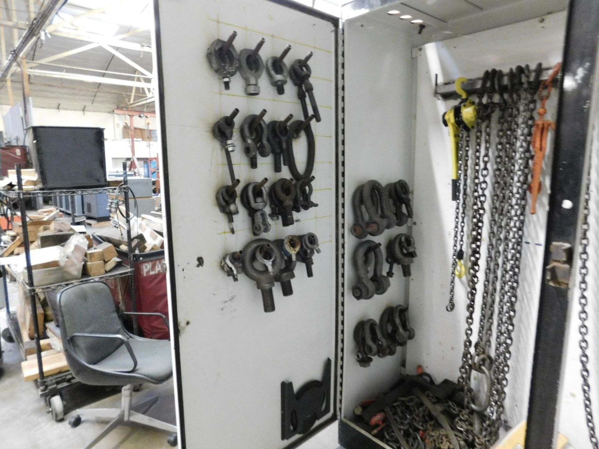 LOT - HEAVY DUTY 3-DOOR CABINET, 117" X 24" X 90"HT, W/ CONTENTS OF MISC RIGGING EQUIPMENT, TO - Image 4 of 5