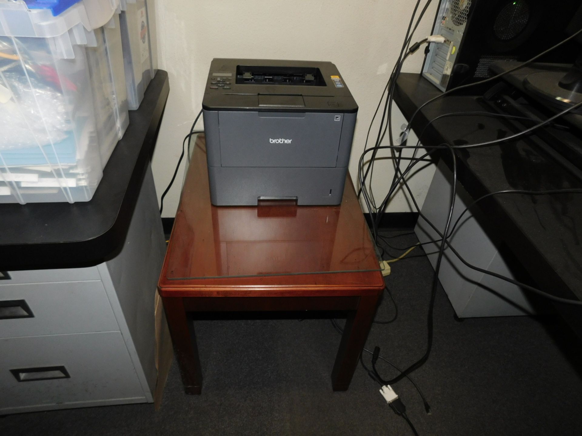 LOT - CONTENTS OF ROOM: FURNISHINGS, PRINTERS, MONITORS, PHONE, ETC. (COMPUTERS NOT INCLUDED) - Image 4 of 6