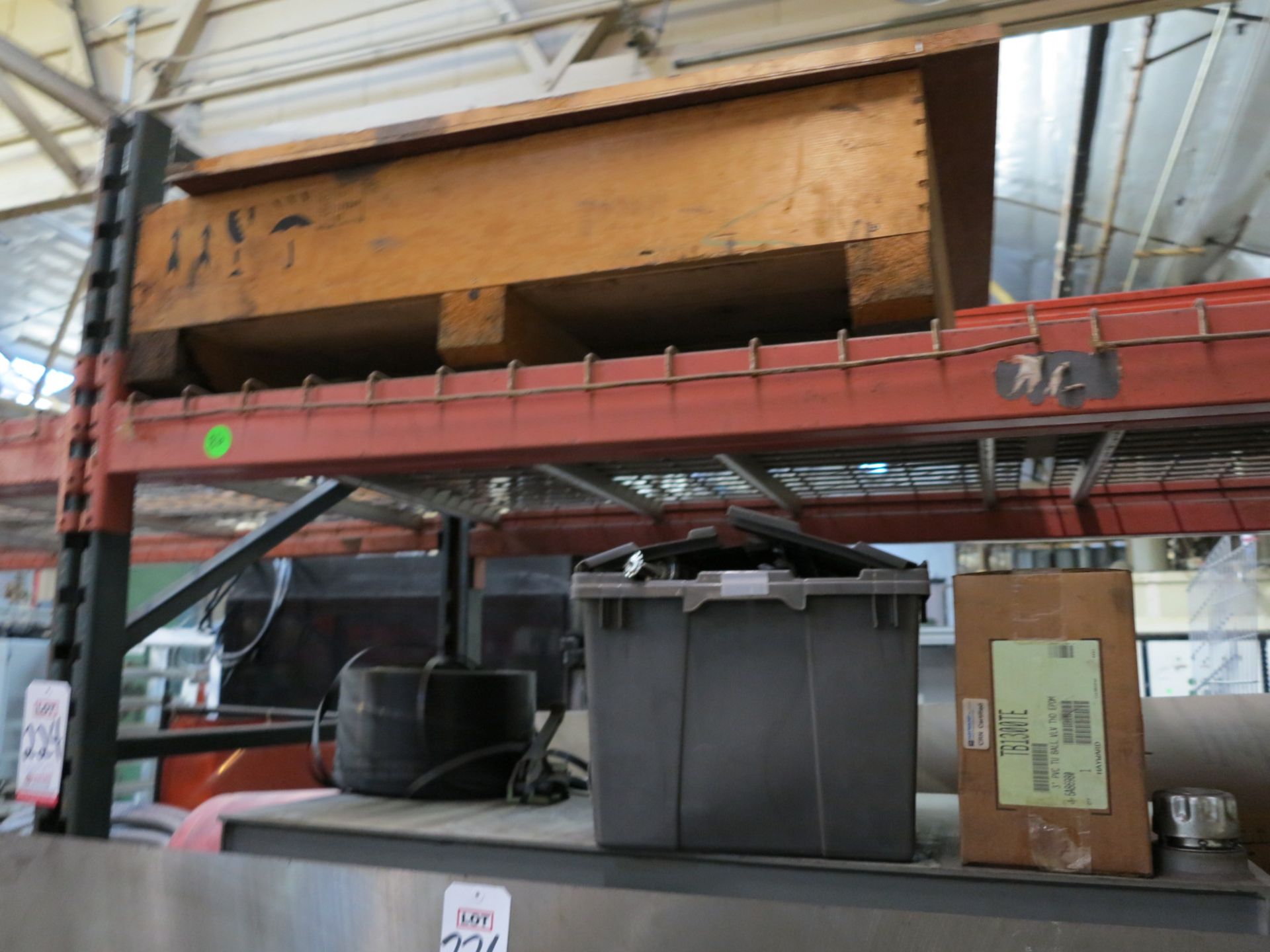 LOT - CONTENTS ONLY OF (2) SECTIONS OF PALLET RACK, INCLUDES 36" X 32" X 8" STEEL BLOCK, HYDRAULIC - Image 2 of 4