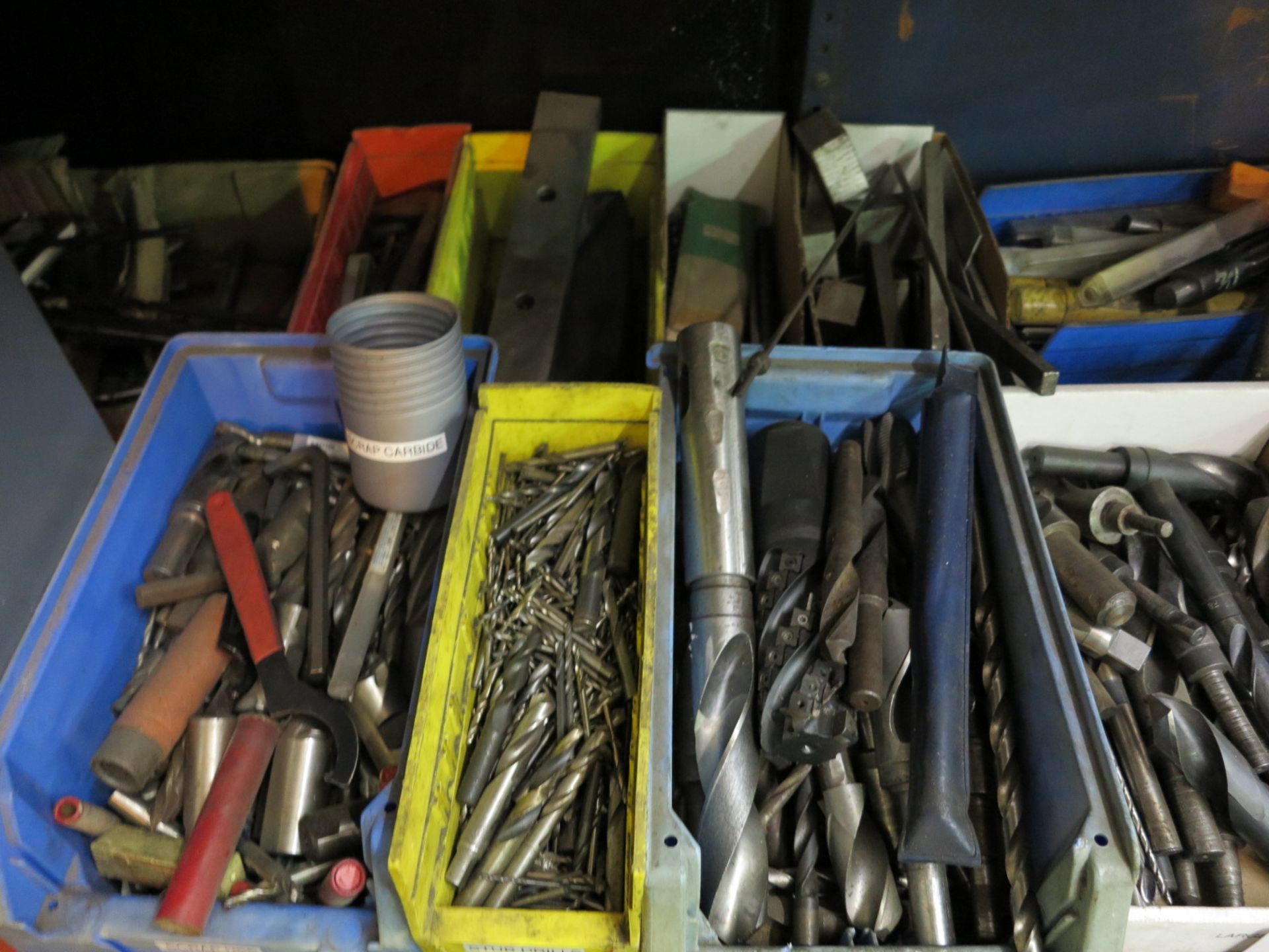 LOT - 8' SHELF CONTENTS ONLY, TO INCLUDE: ENORMOUS QUANTITY OF END MILLS AND RELATED ITEMS - Image 4 of 5
