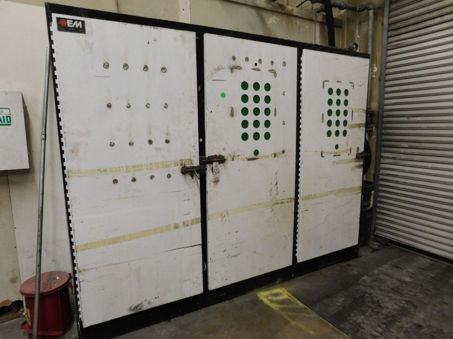 LOT - HEAVY DUTY 3-DOOR CABINET, 117" X 24" X 90"HT, W/ CONTENTS OF MISC RIGGING EQUIPMENT, TO