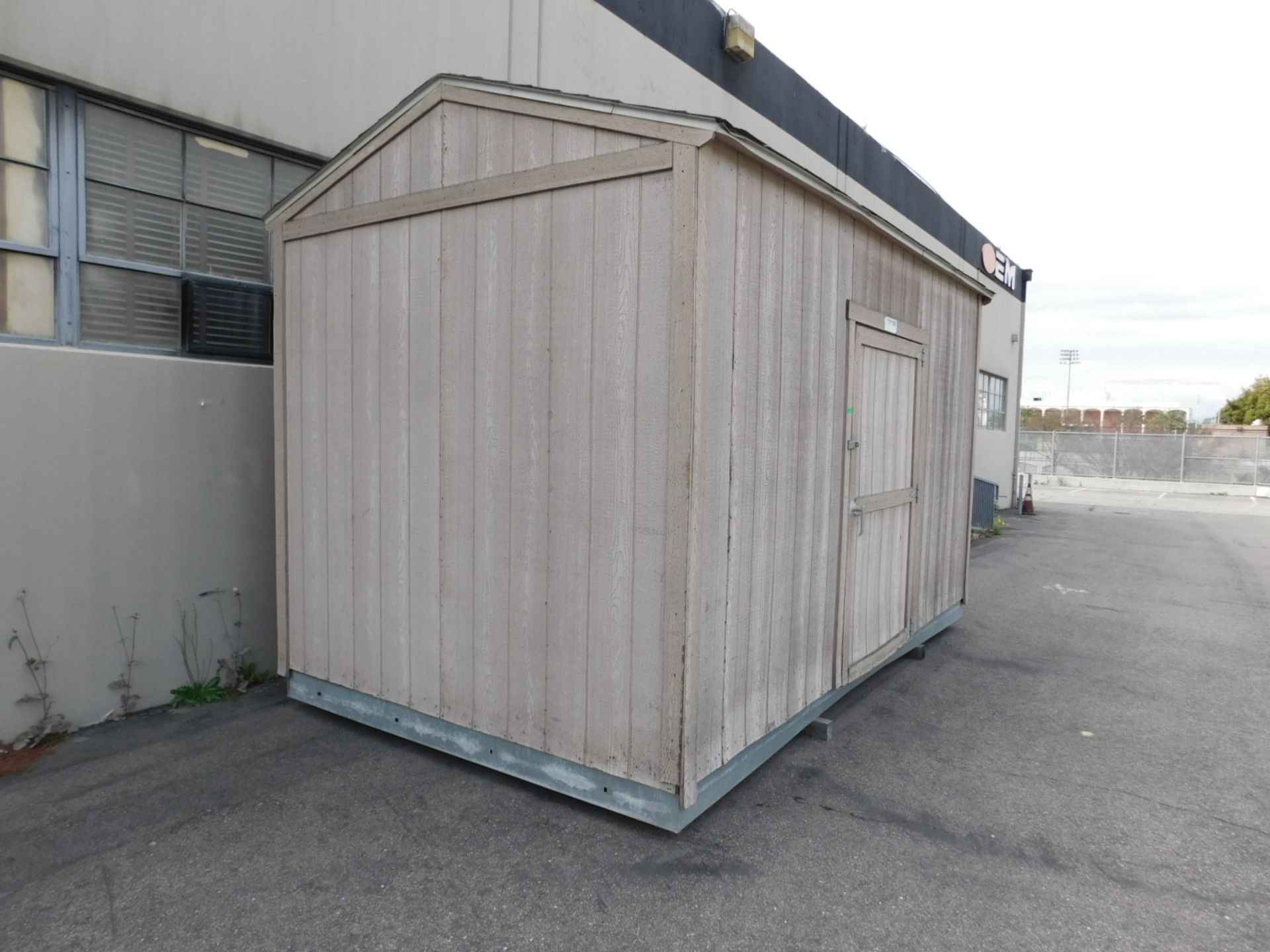 LOT - TUFF SHED, 14' X 8', BEAUTIFUL CONDITION, W/ CONTENTS OF LAWN MOWER AND MISC SHELVING, S/N - Image 2 of 6