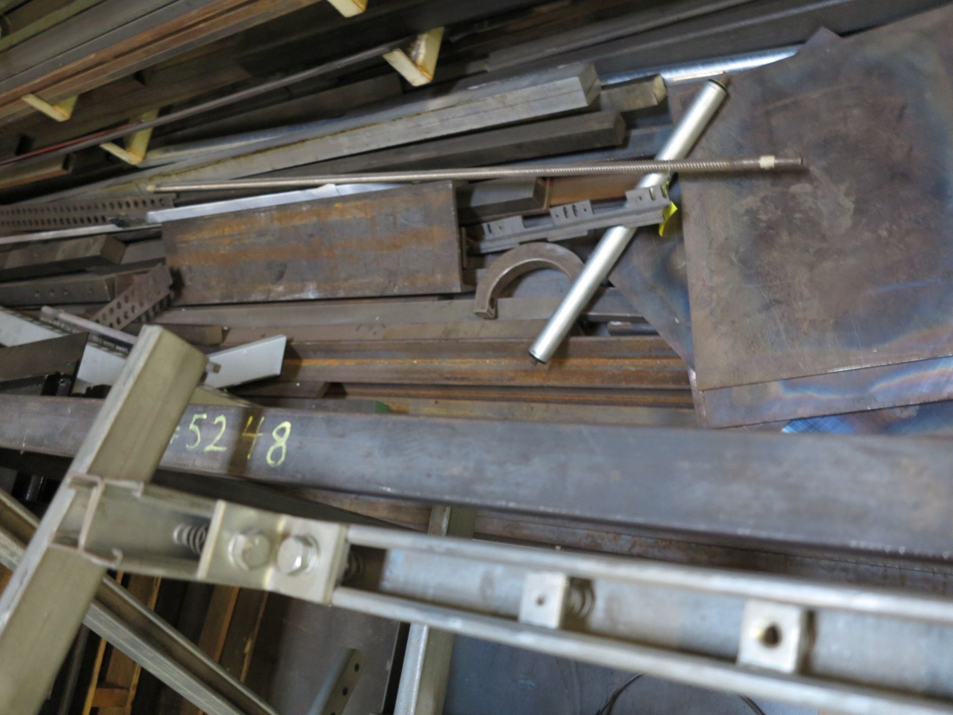 LOT - BALANCE OF SCRAP AND USEABLE MATERIAL ON FLOOR IN FRONT OF CANTILEVER RACK, SEE PHOTOS - Image 9 of 11