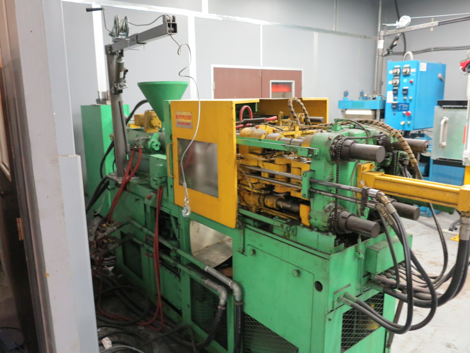 KAWAGUCHI 40-TON PLASTIC INJECTION MOLDING MACHINE, MODEL KC-40, S/N K7-171562, SHOT VOLUME: 4.0 INC - Image 6 of 6