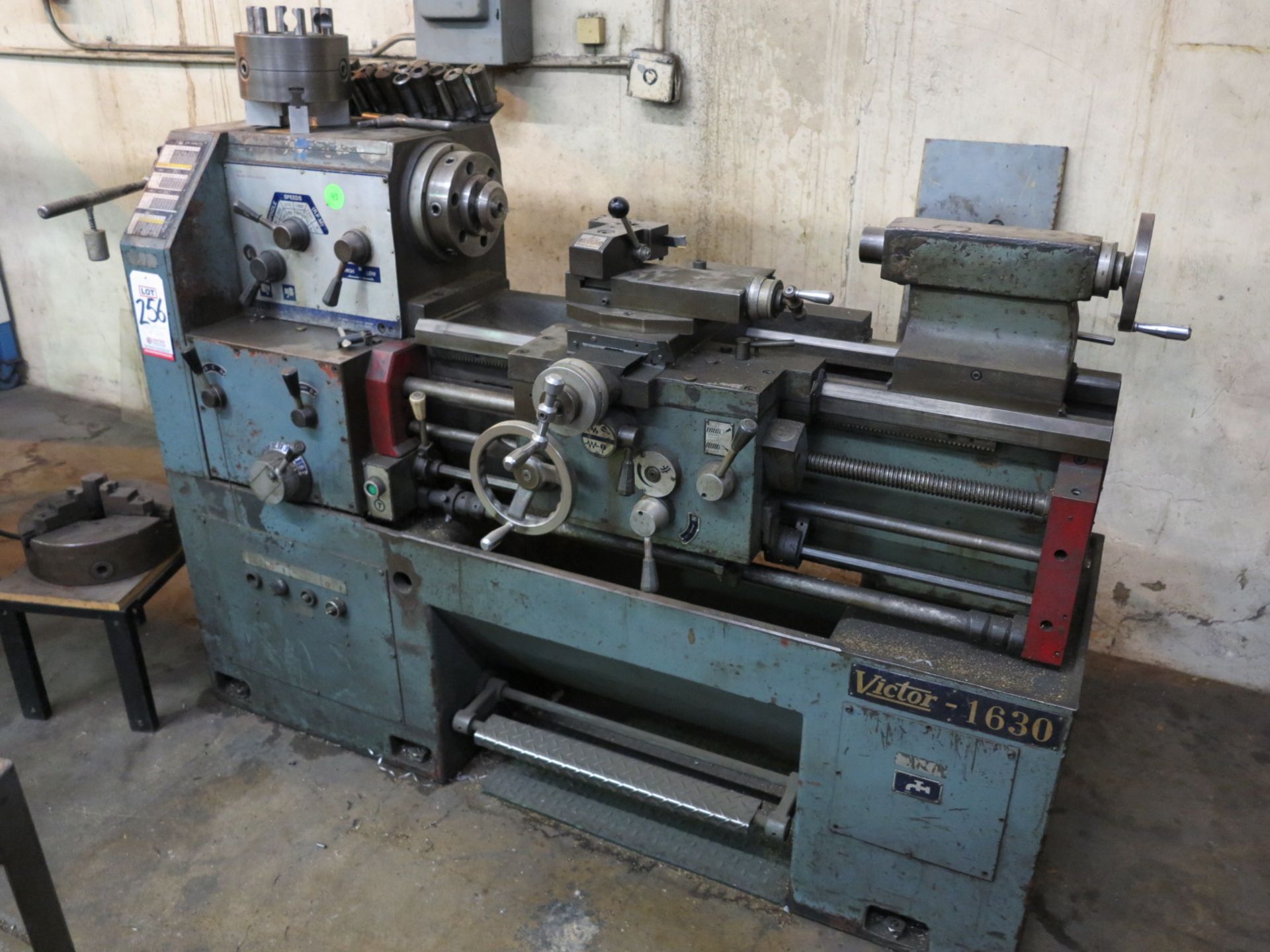 VICTOR 1630 ENGINE LATHE, 16" X 30", S/N 55257, W/ TAILSTOCK, STEADY REST, 12" 3-JAW CHUCK, LOTS - Image 2 of 6