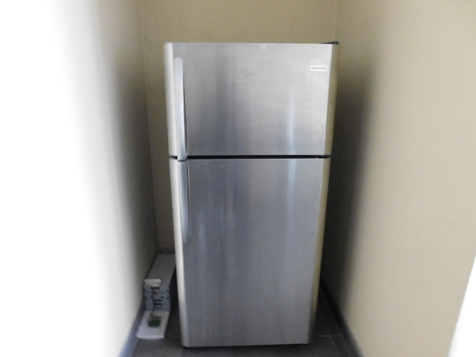 LOT - CONTENTS OF BREAKROOM, TO INCLUDE: ALL APPLIANCES, FURNITURE AND CONTENTS OF CABINETS, ETC.