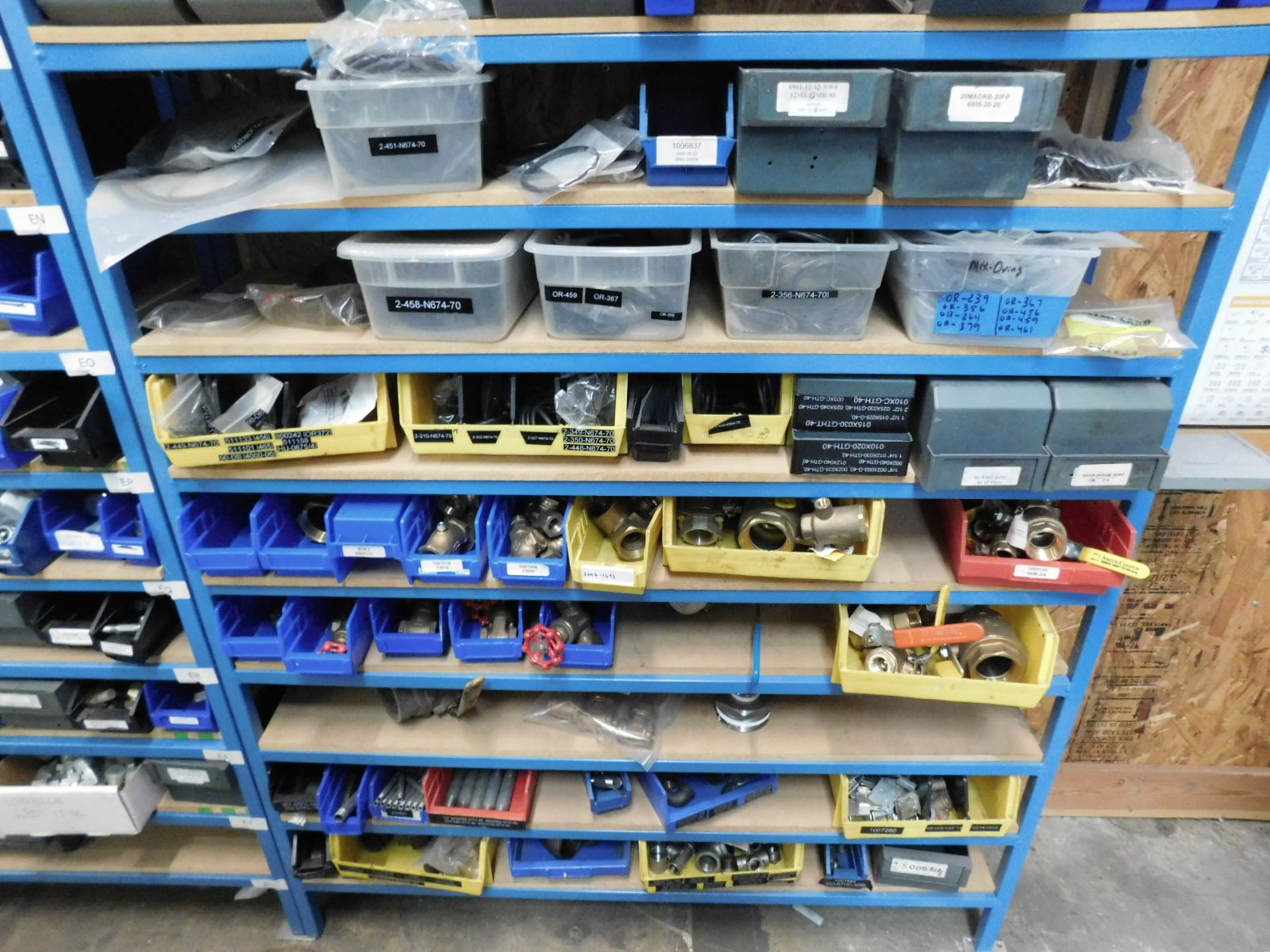 LOT - (4) SECTIONS OF SHELVING, W/ CONTENTS TO INCLUDE: PLUMBING VALVES, FITTINGS, HYDRAULIC & - Image 10 of 10