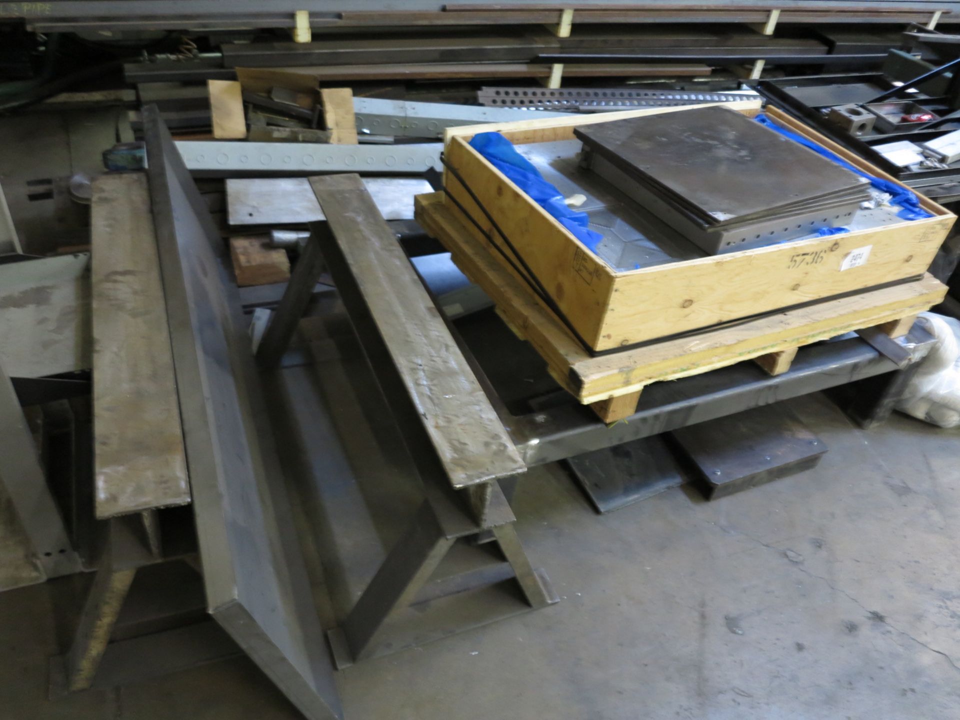 LOT - BALANCE OF SCRAP AND USEABLE MATERIAL ON FLOOR IN FRONT OF CANTILEVER RACK, SEE PHOTOS - Image 2 of 11