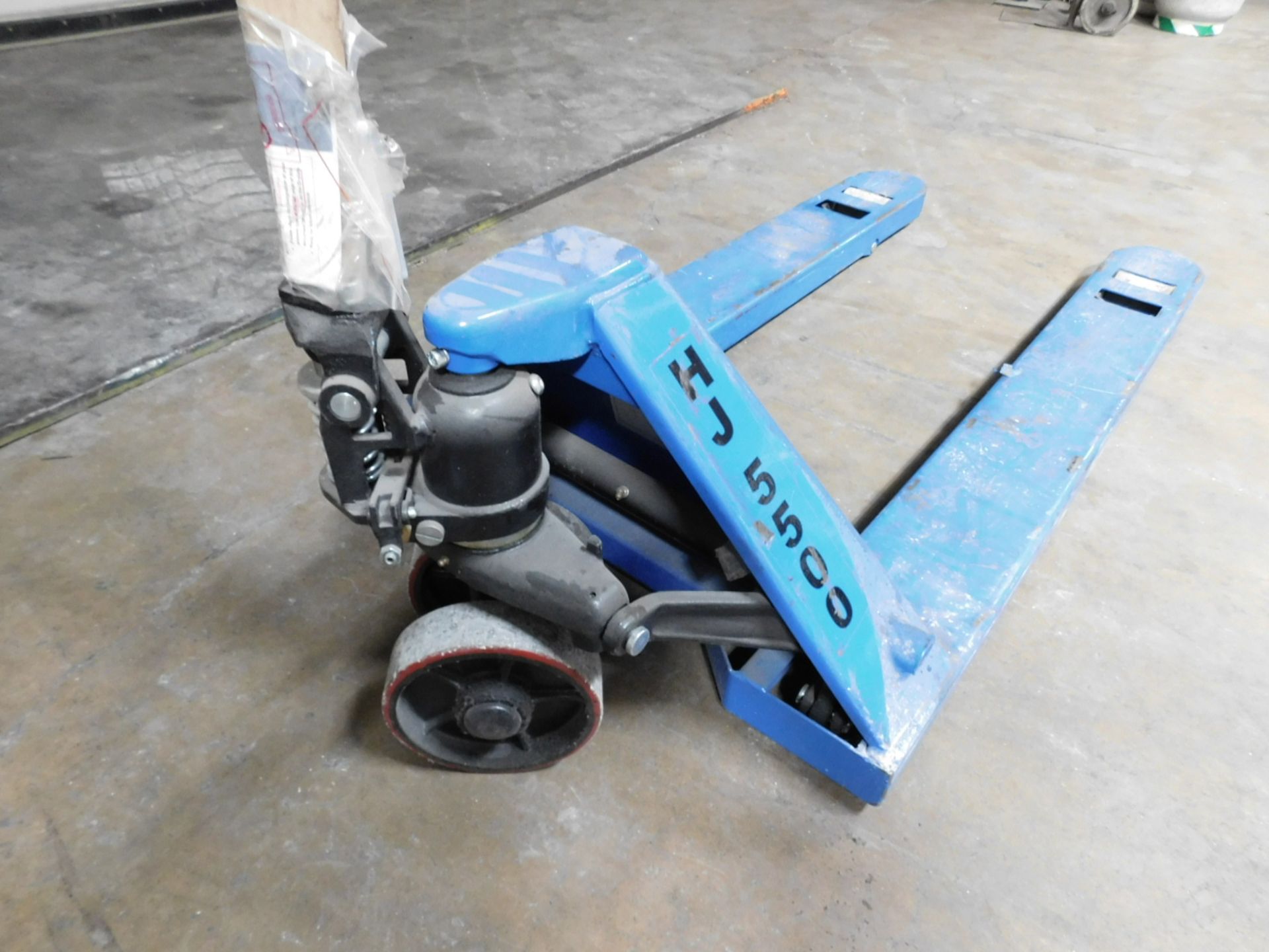 PALLET JACK, 5,500 LB CAPACITY, LIKE NEW, VERY MINIMAL USE (2 WEEK DELAYED PICKUP) - Image 2 of 2