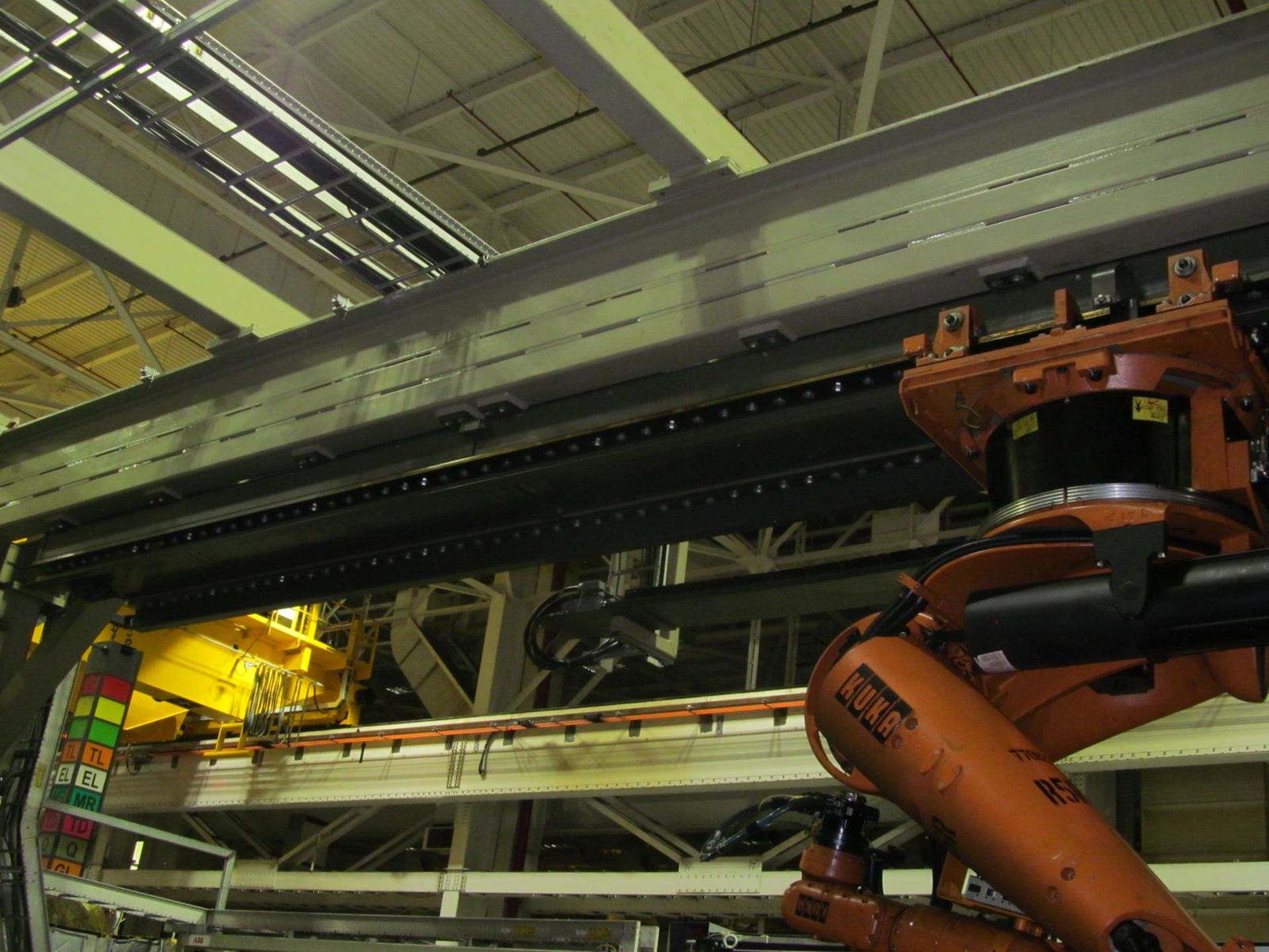 7-AXIS KUKA UNLOADING ROBOT w/ CONTROL & TEACH PAD MOUNTED ON OVERHEAD LINEAR RAIL, *PLEASE NOTE: - Image 2 of 4