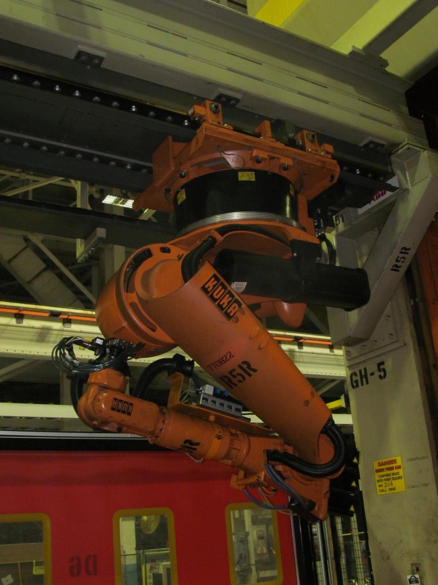 7-AXIS KUKA UNLOADING ROBOT w/ CONTROL & TEACH PAD MOUNTED ON OVERHEAD LINEAR RAIL, *PLEASE NOTE: