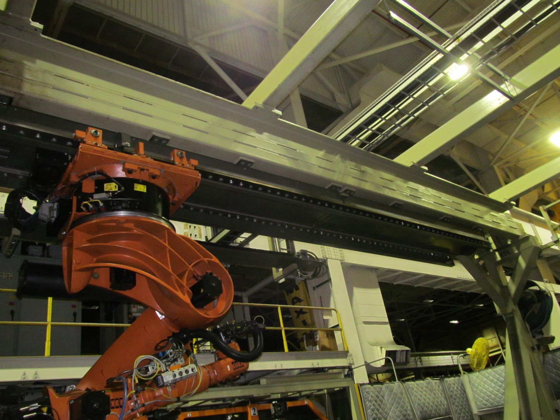 7-AXIS KUKA UNLOADING ROBOT w/ CONTROL & TEACH PAD MOUNTED ON OVERHEAD LINEAR RAIL, *PLEASE NOTE: - Image 2 of 4